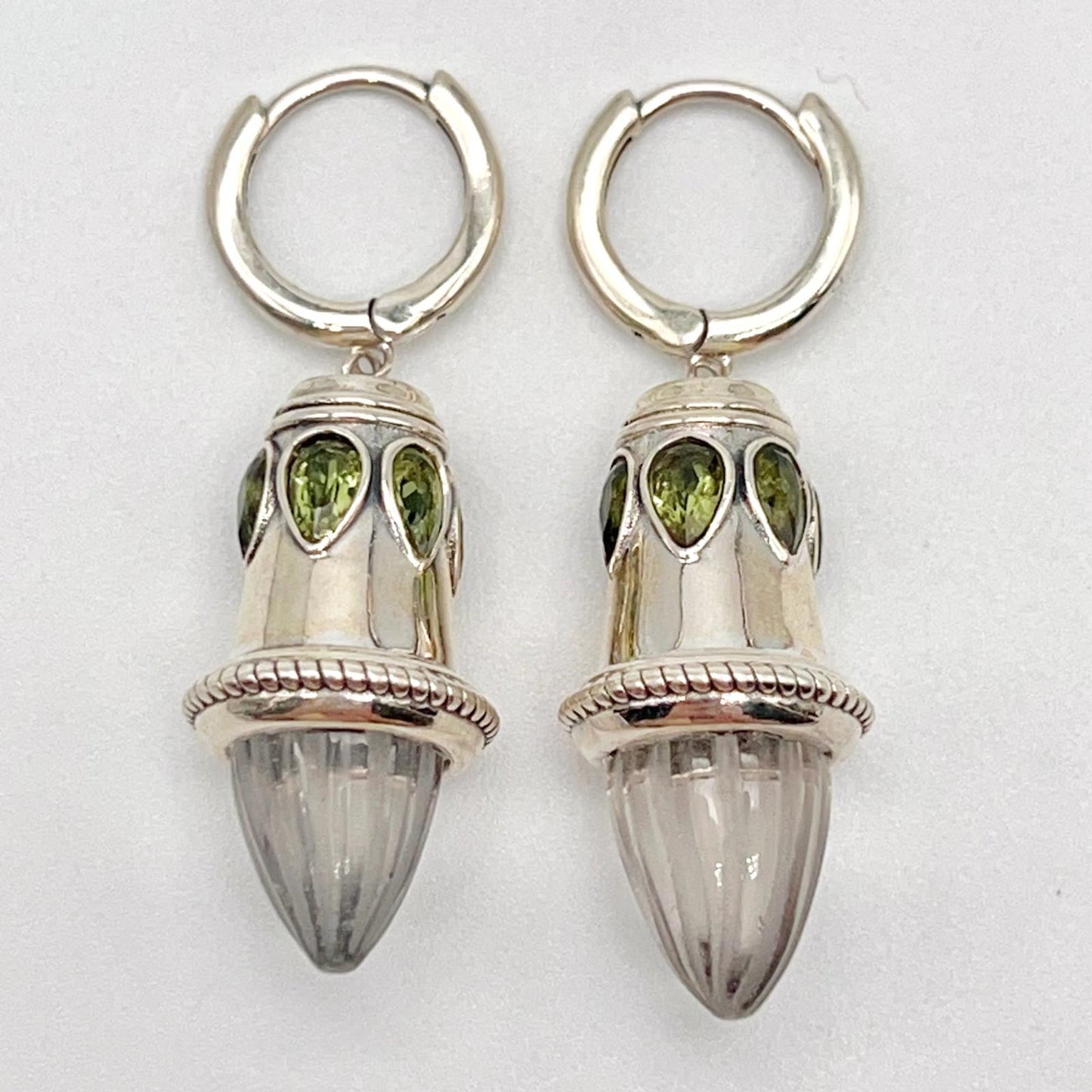 Retro Wind . Earring of Quartz in Bullet Shape with Peridot in Silver 925