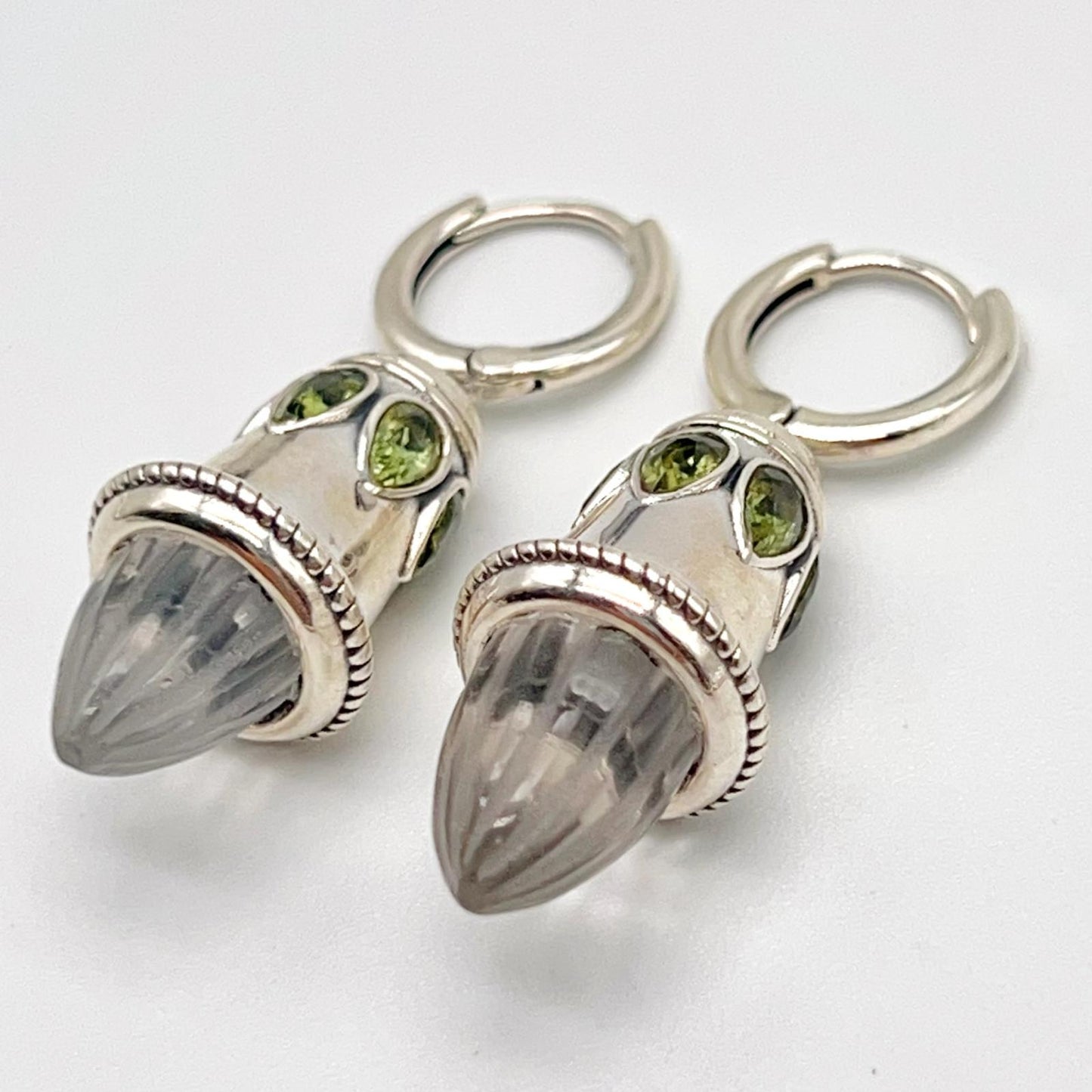 Retro Wind . Earring of Quartz in Bullet Shape with Peridot in Silver 925