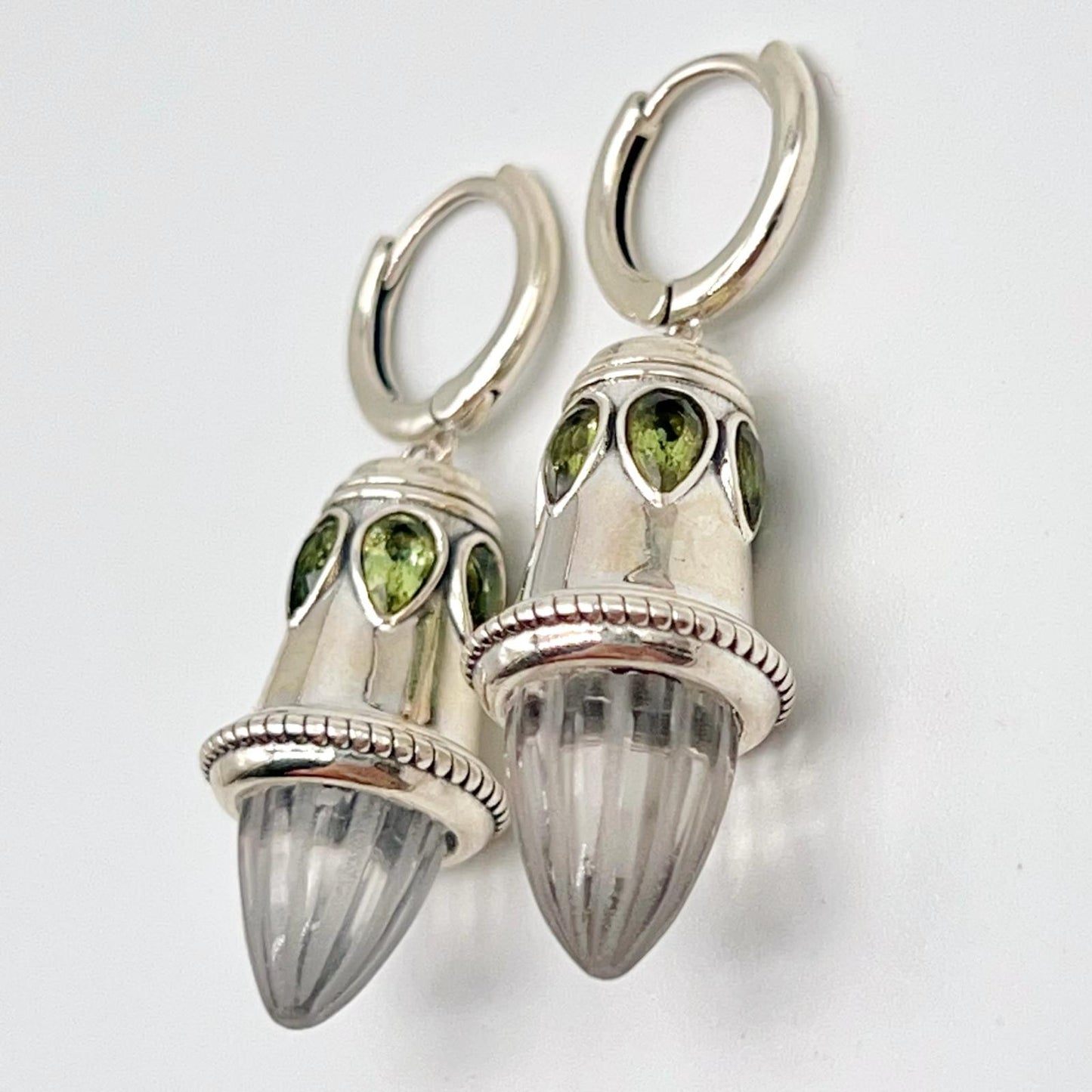 Retro Wind . Earring of Quartz in Bullet Shape with Peridot in Silver 925
