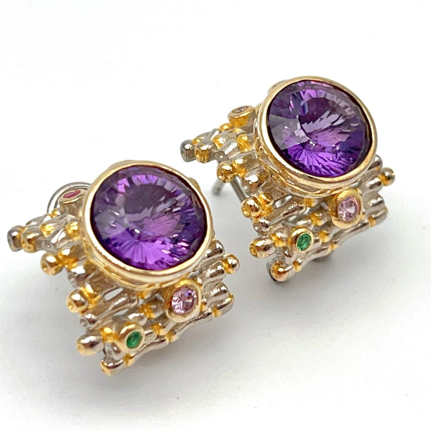 Retro Wind. Earring of Amethyst in Silver. Round. Multi-color Zircon