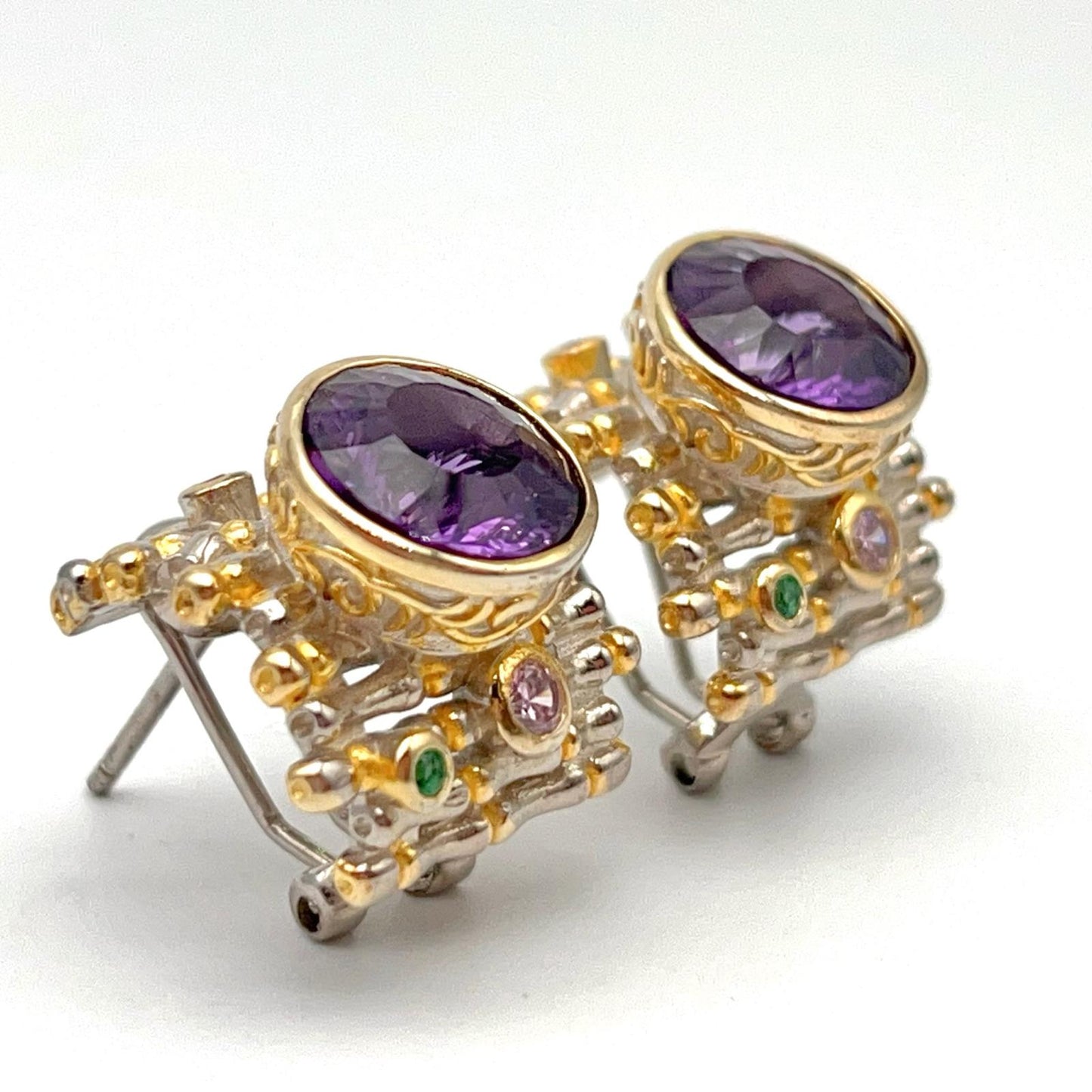 Retro Wind. Earring of Amethyst in Silver. Round. Multi-color Zircon