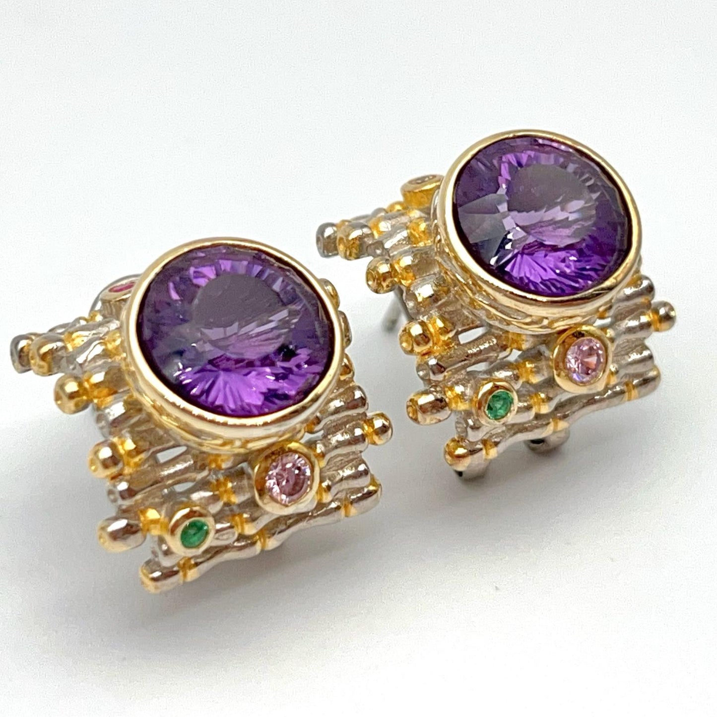 Retro Wind. Earring of Amethyst in Silver. Round. Multi-color Zircon