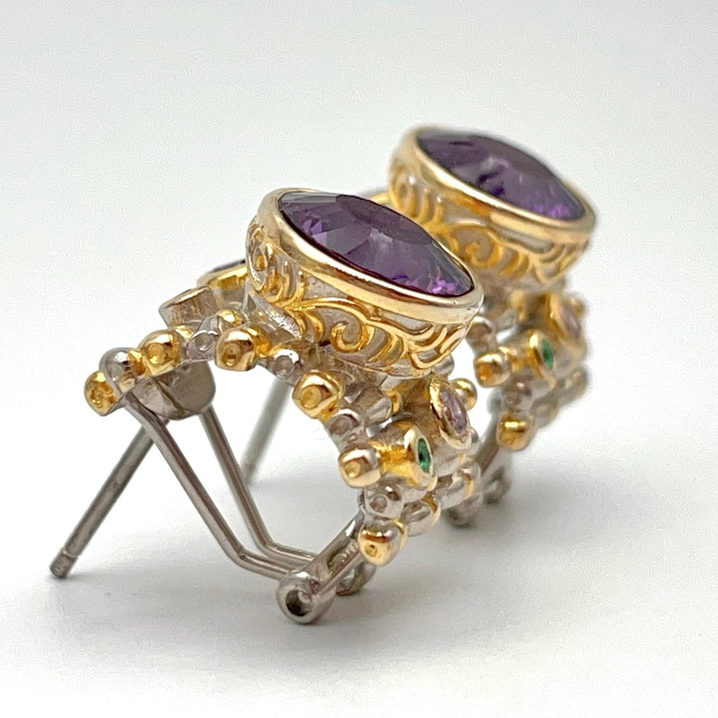 Retro Wind. Earring of Amethyst in Silver. Round. Multi-color Zircon