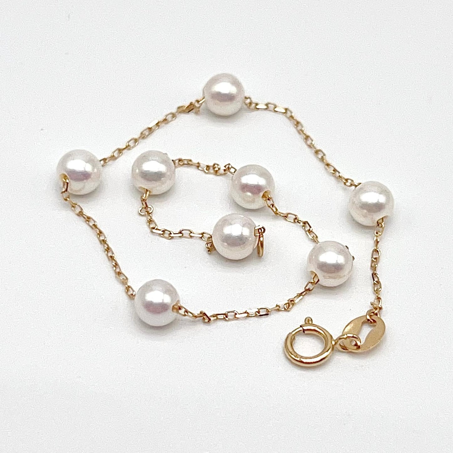 Starlight. White Pearl bracelet in 18K Gold. 4mm
