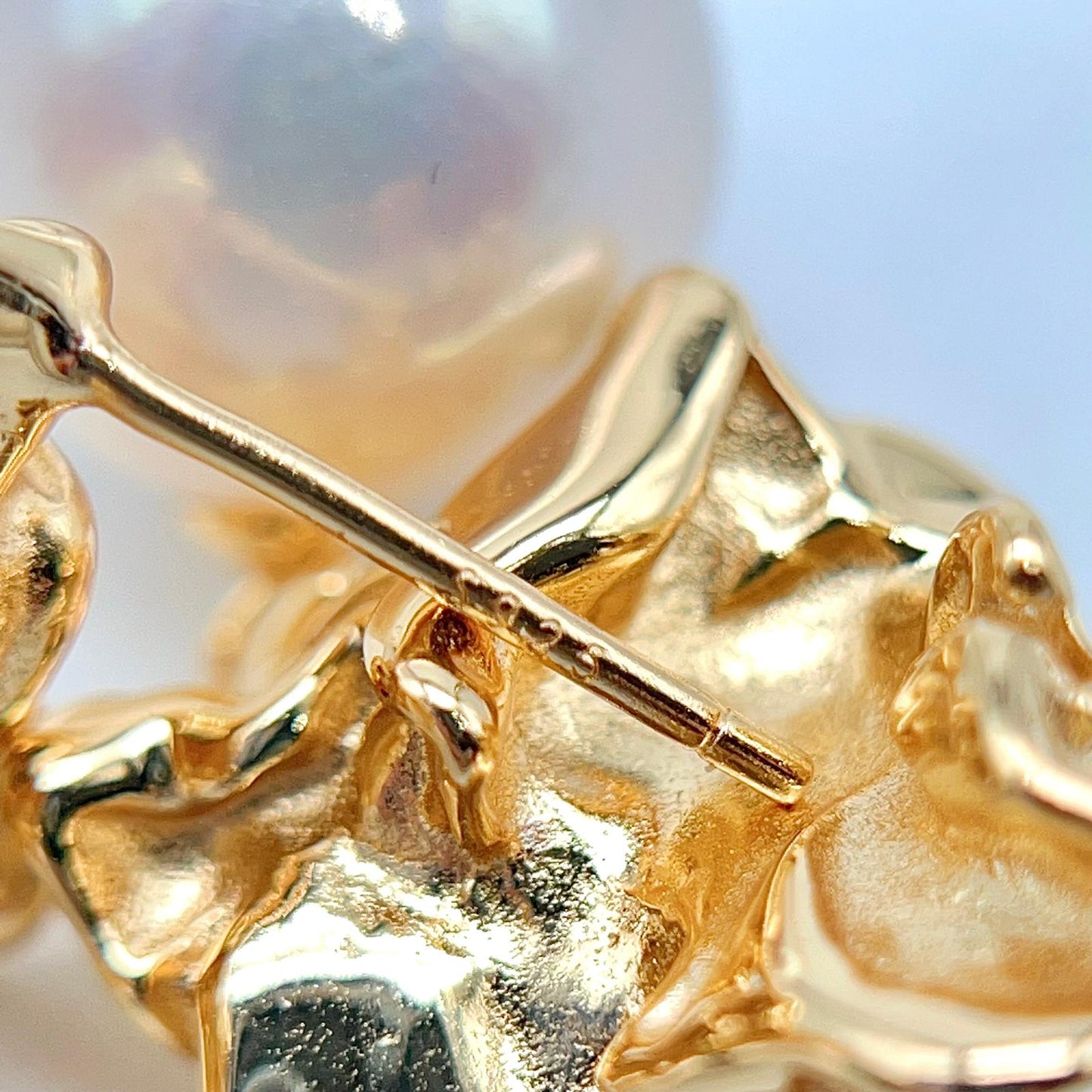 Retro Wind . Earring of Edison Pearl in Silver 925. Twisted Surface