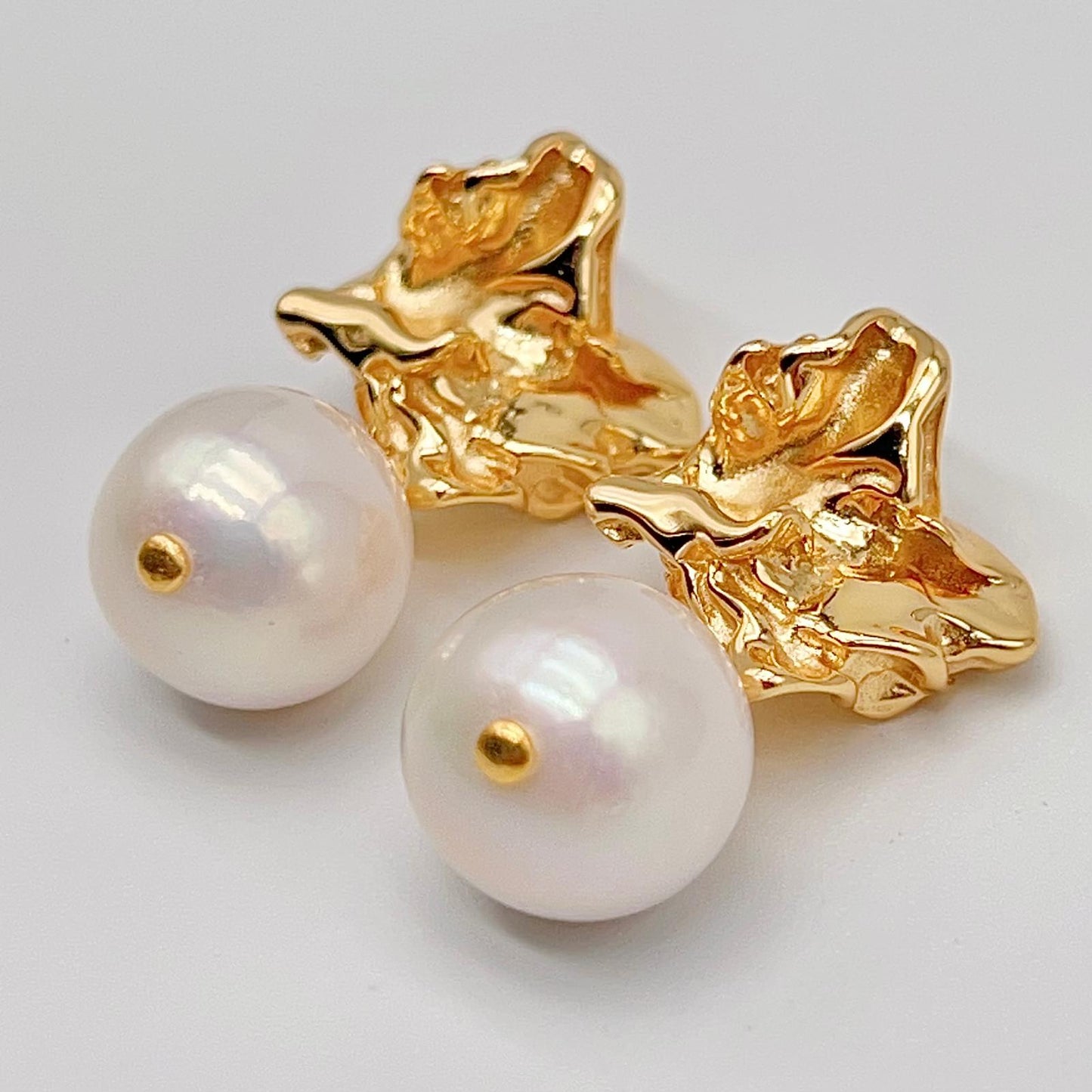 Retro Wind . Earring of Edison Pearl in Silver 925. Twisted Surface
