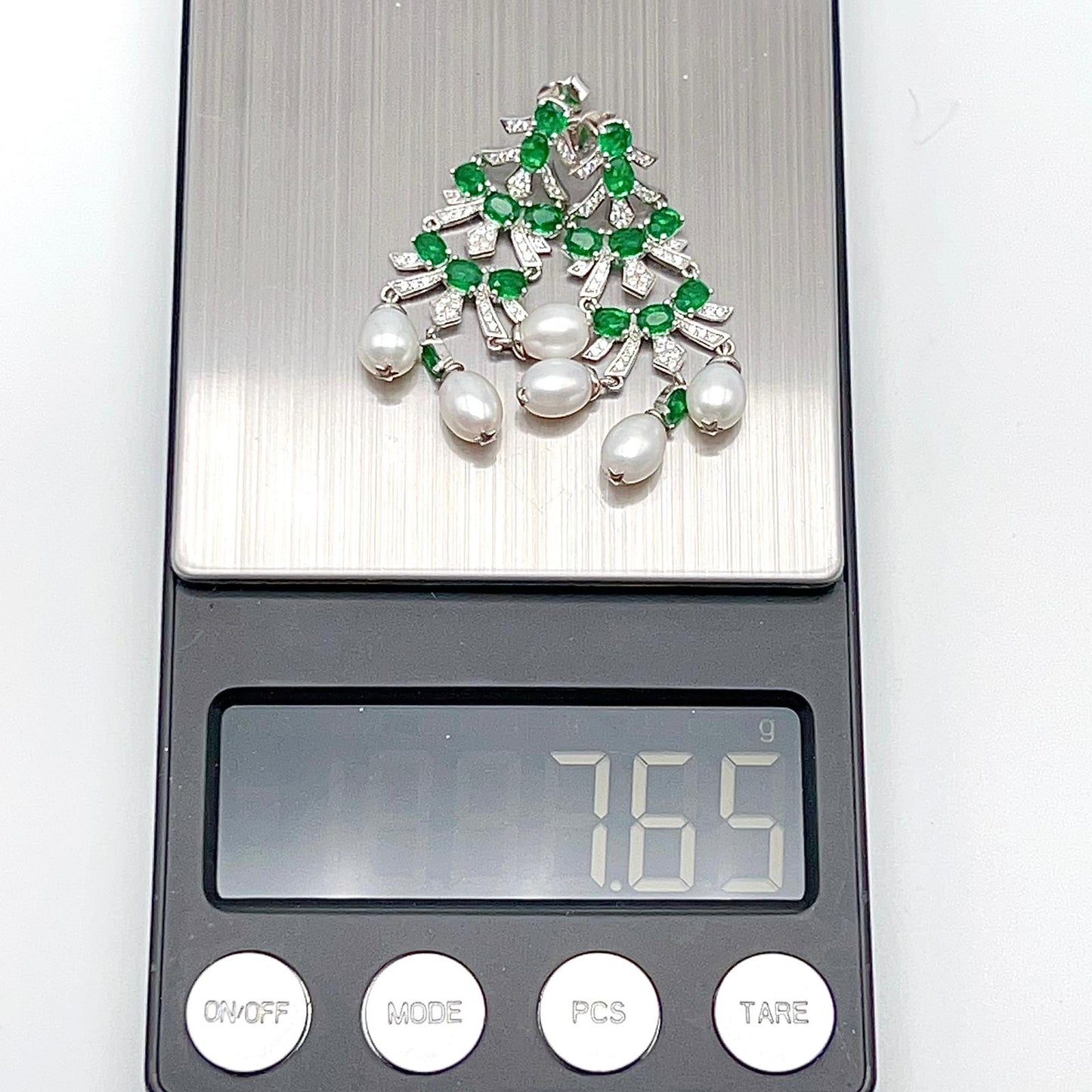 Antique Impression . Pearl Earring in Silver 925 . Green White Chandelier