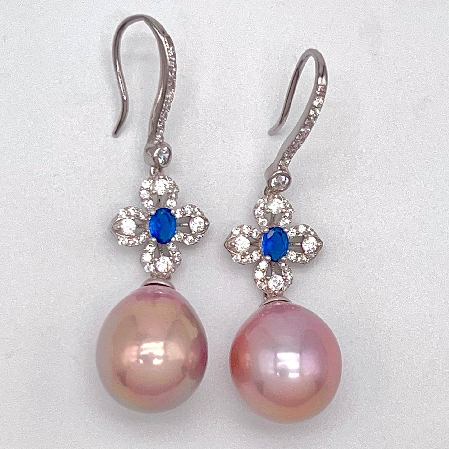 Antique Impression . Earring of Pearl in Drop Shape in Silver 925 . 4 Leave Clove & Blue Stone