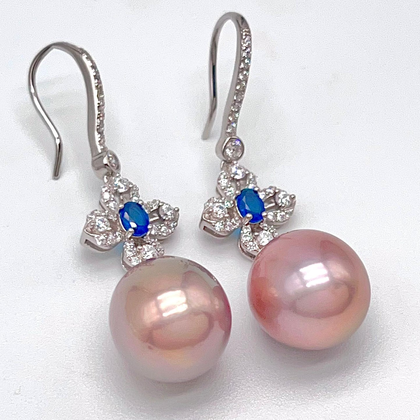 Antique Impression . Earring of Pearl in Drop Shape in Silver 925 . 4 Leave Clove & Blue Stone