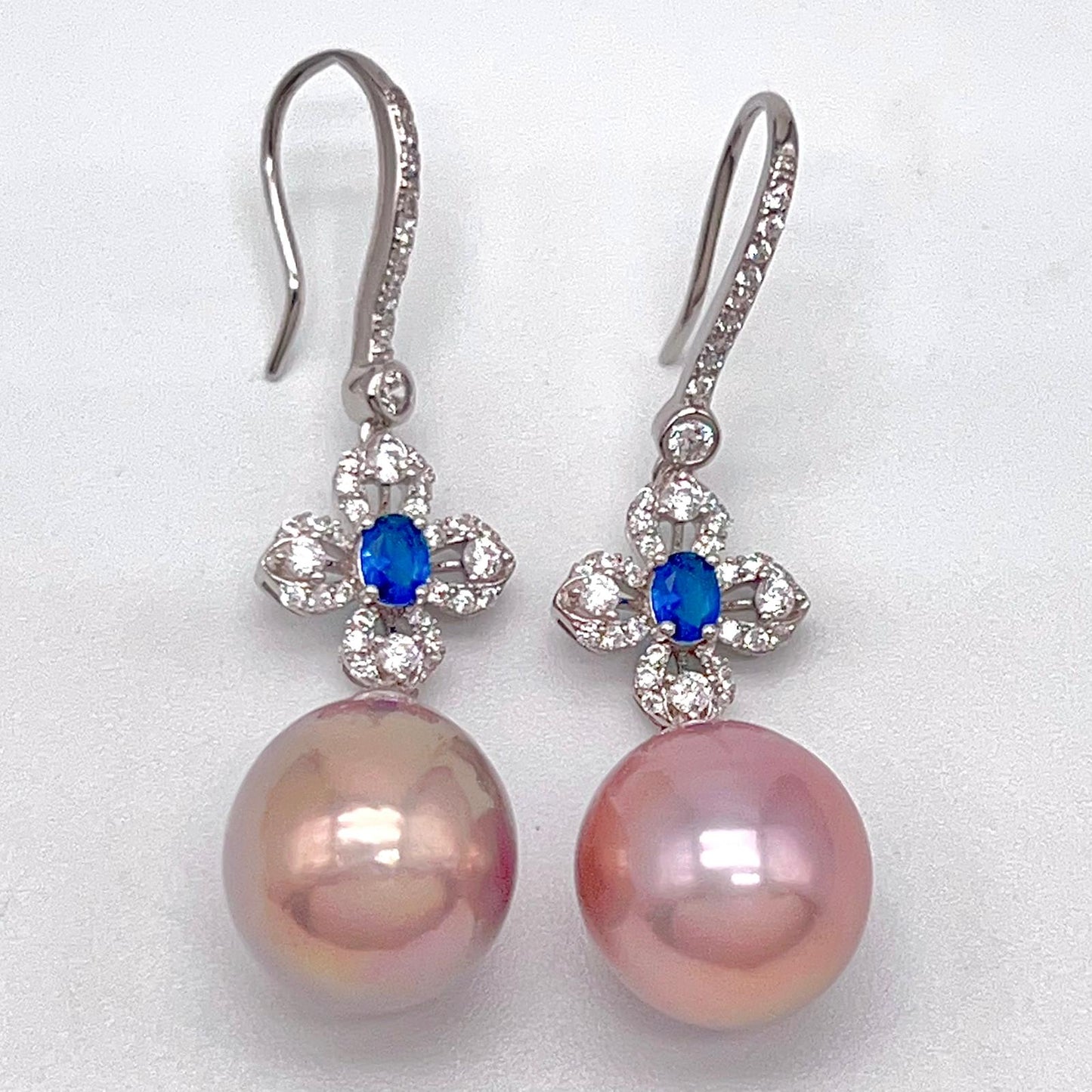 Antique Impression . Earring of Pearl in Drop Shape in Silver 925 . 4 Leave Clove & Blue Stone