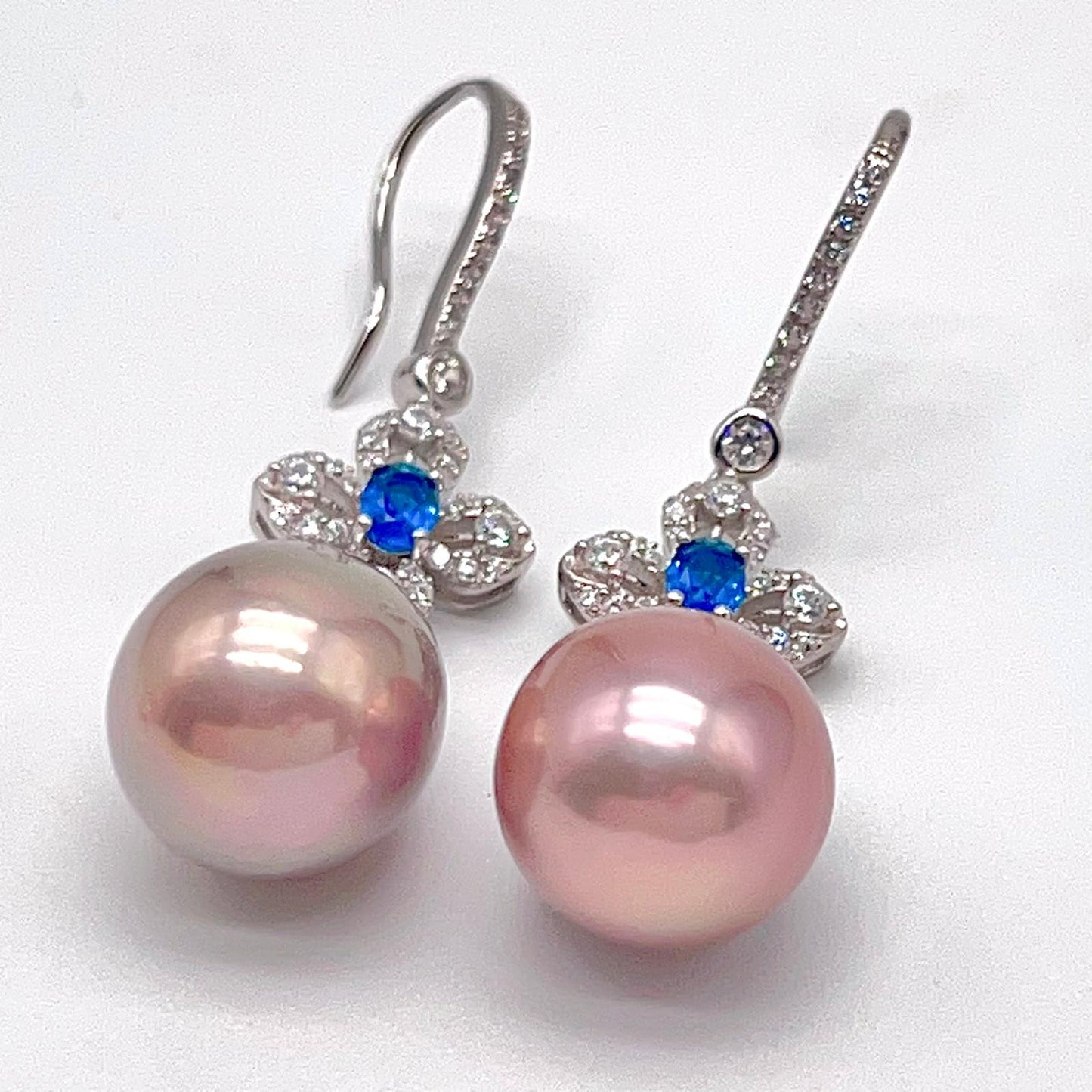 Antique Impression . Earring of Pearl in Drop Shape in Silver 925 . 4 Leave Clove & Blue Stone