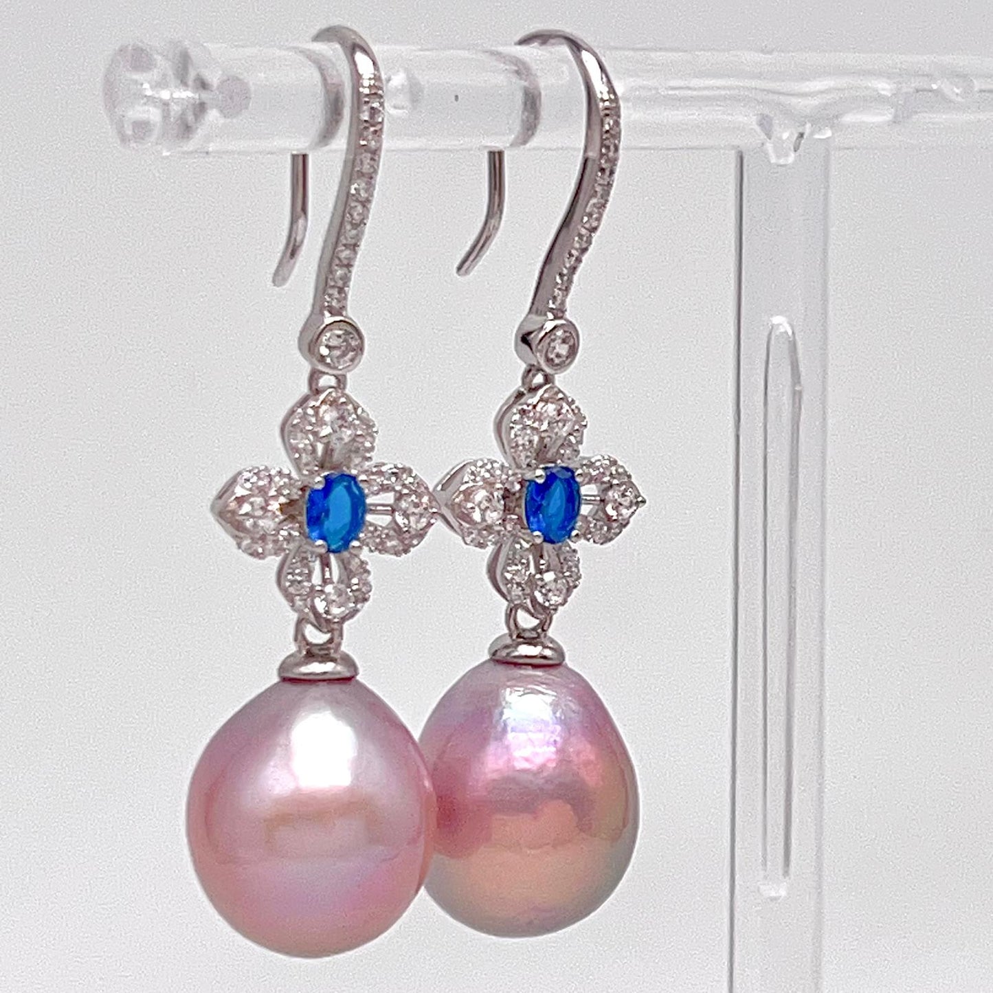Antique Impression . Earring of Pearl in Drop Shape in Silver 925 . 4 Leave Clove & Blue Stone