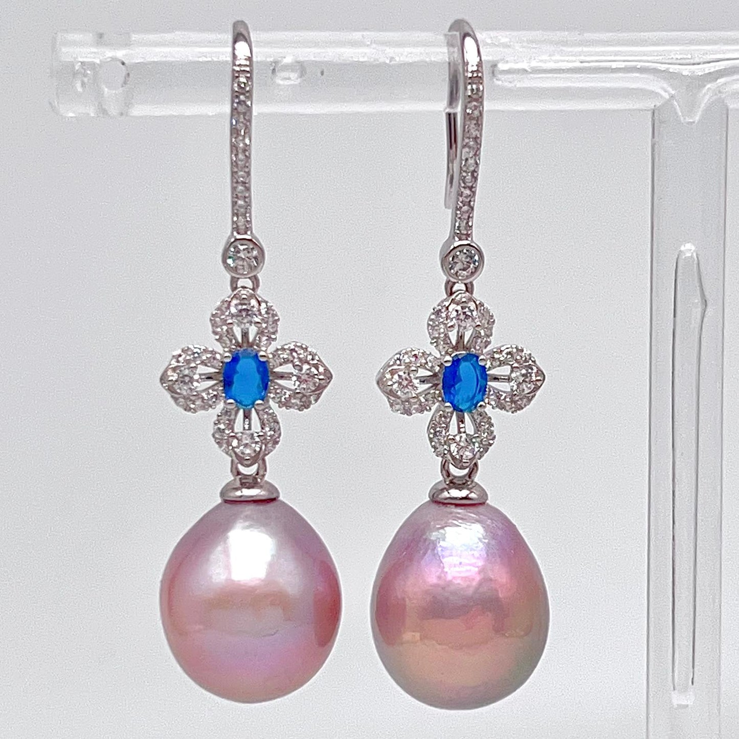 Antique Impression . Earring of Pearl in Drop Shape in Silver 925 . 4 Leave Clove & Blue Stone