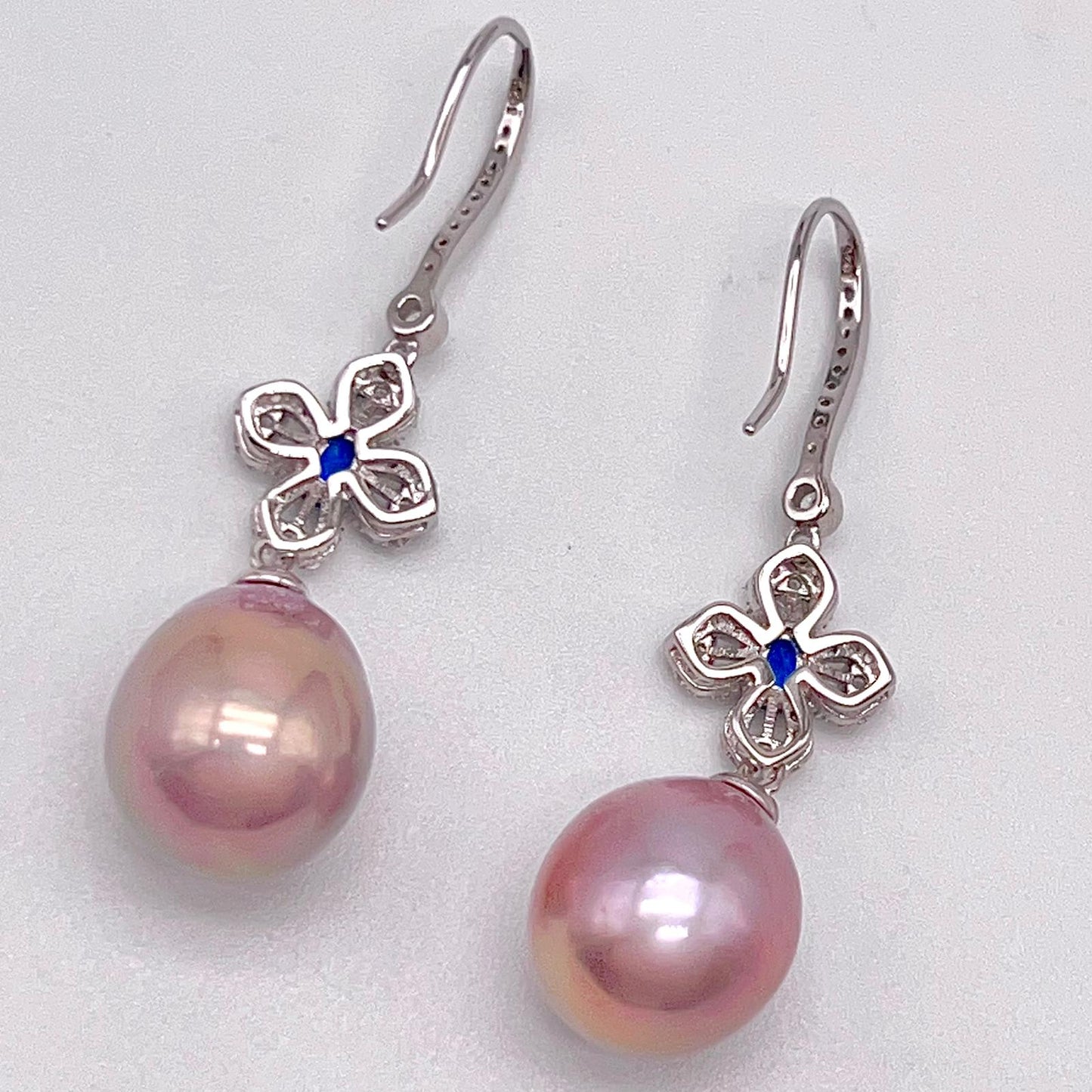 Antique Impression . Earring of Pearl in Drop Shape in Silver 925 . 4 Leave Clove & Blue Stone