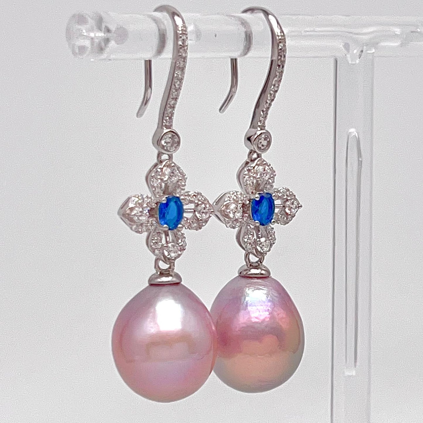 Antique Impression . Earring of Pearl in Drop Shape in Silver 925 . 4 Leave Clove & Blue Stone