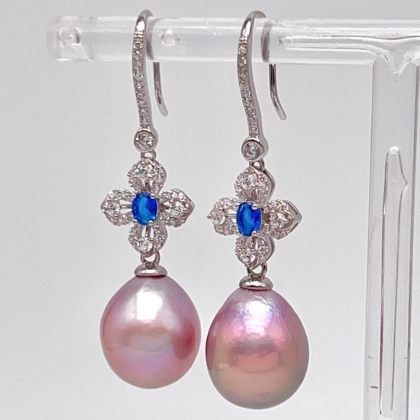 Antique Impression . Earring of Pearl in Drop Shape in Silver 925 . 4 Leave Clove & Blue Stone