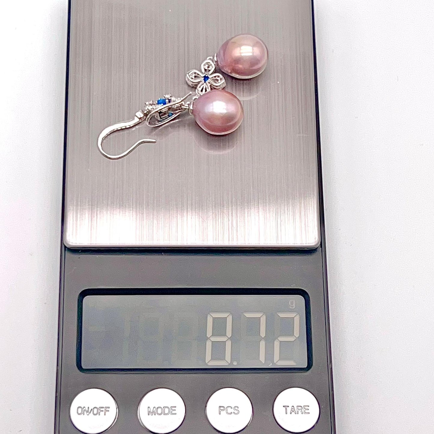 Antique Impression . Earring of Pearl in Drop Shape in Silver 925 . 4 Leave Clove & Blue Stone