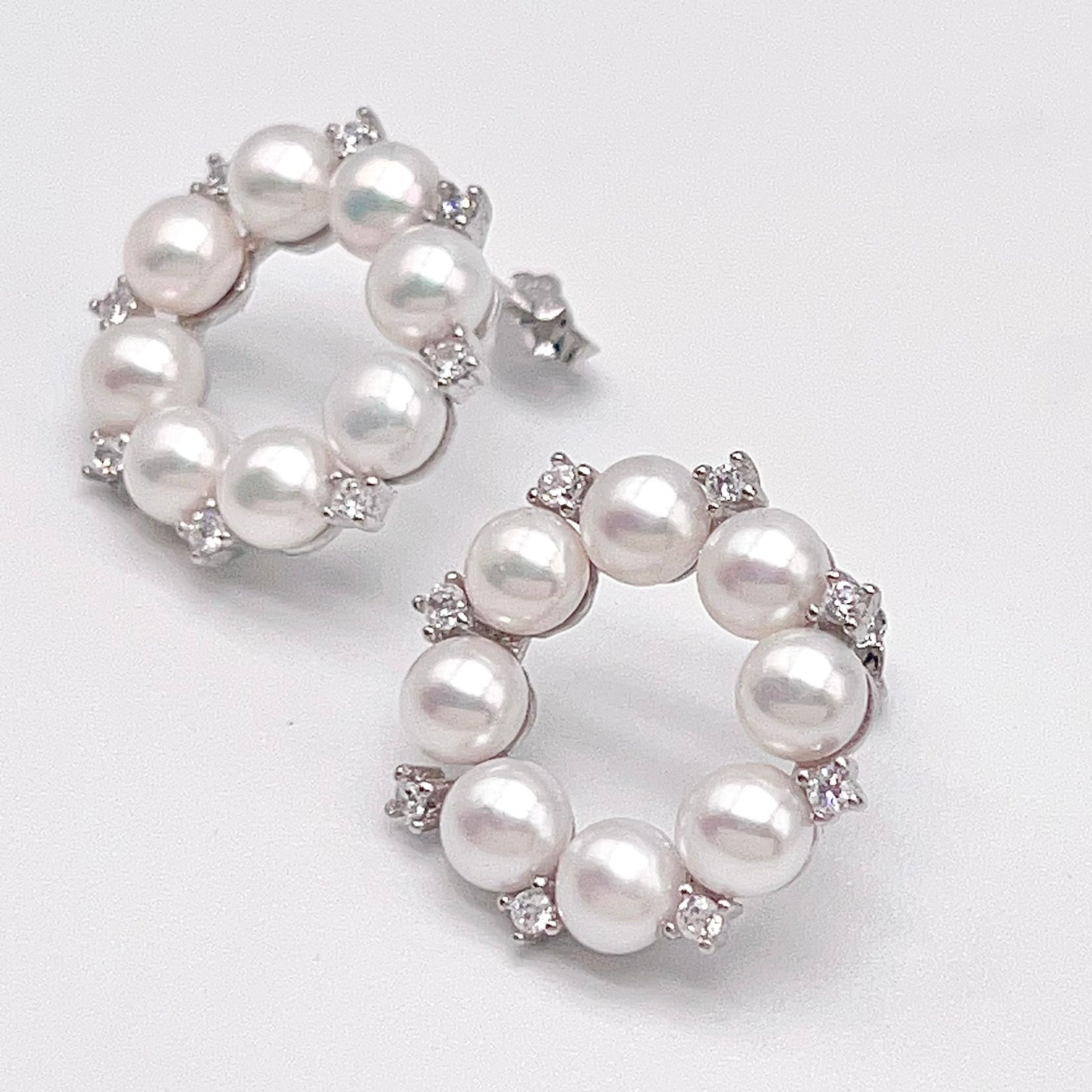 Antique Impression. Multi-pearl Ring and Earrings Set in Silver 925. Wreath