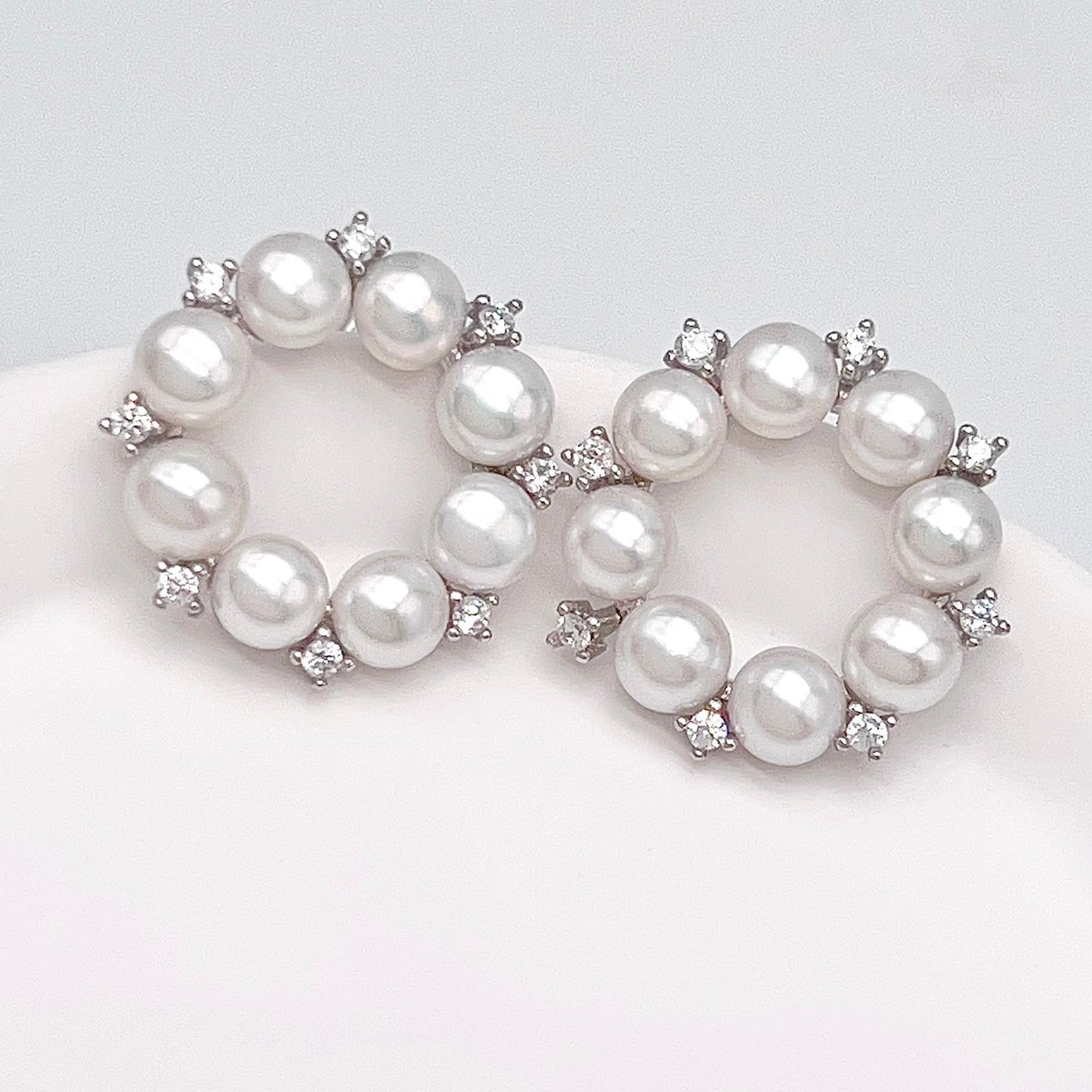 Antique Impression. Multi-pearl Ring and Earrings Set in Silver 925. Wreath