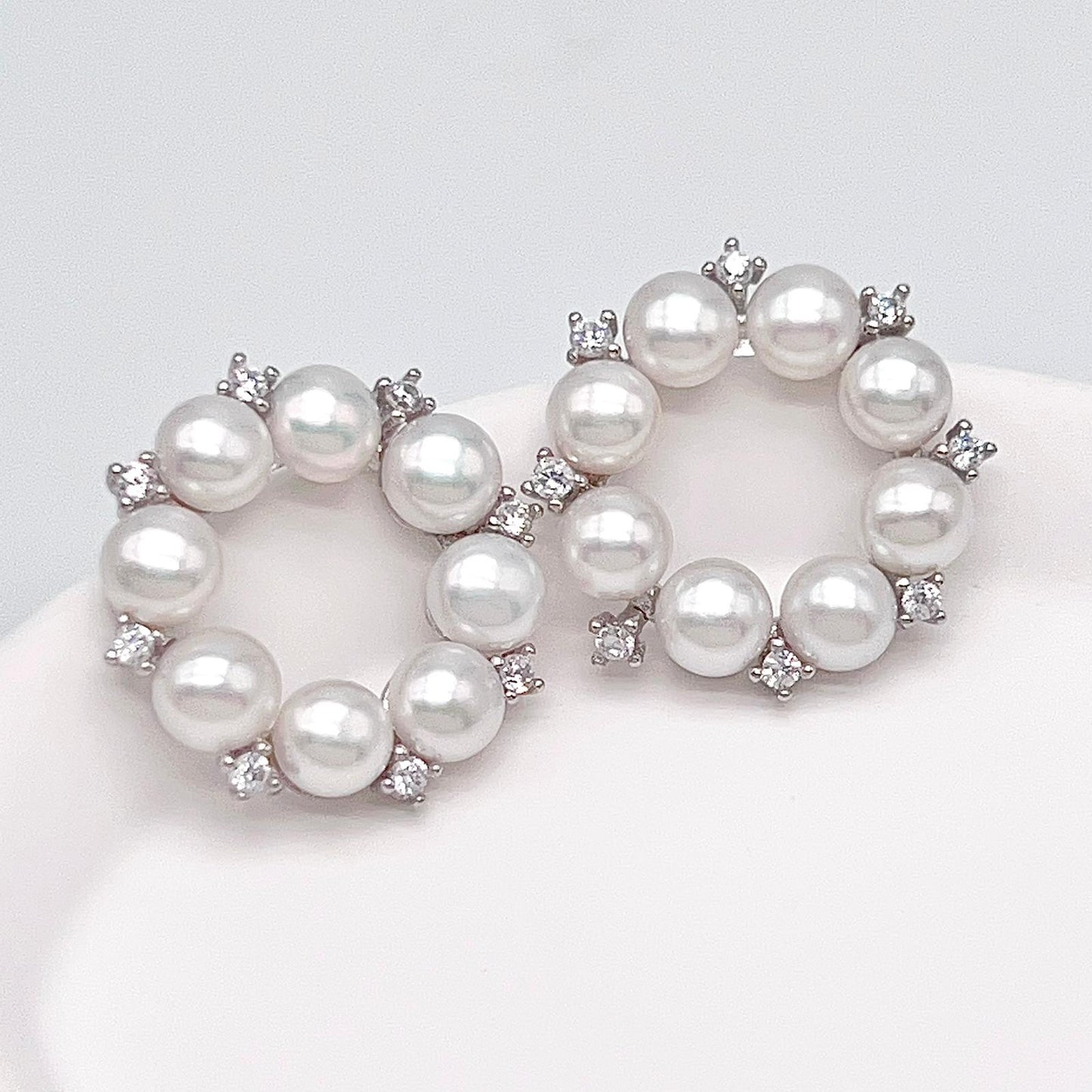 Antique Impression. Multi-pearl Ring and Earrings Set in Silver 925. Wreath