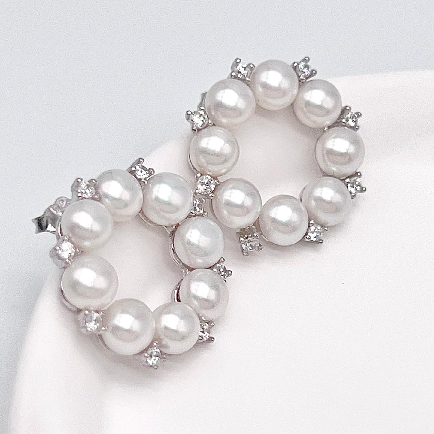 Antique Impression. Multi-pearl Ring and Earrings Set in Silver 925. Wreath