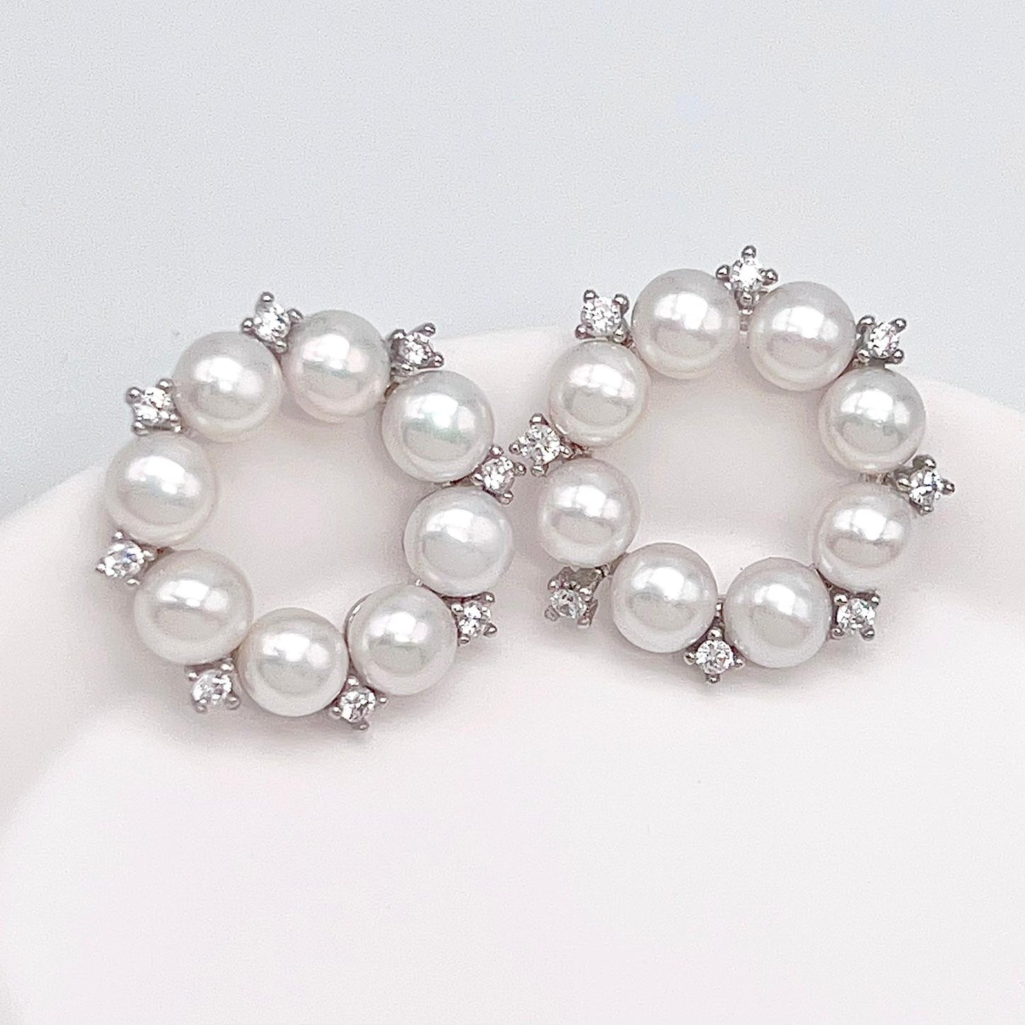 Antique Impression. Multi-pearl Ring and Earrings Set in Silver 925. Wreath