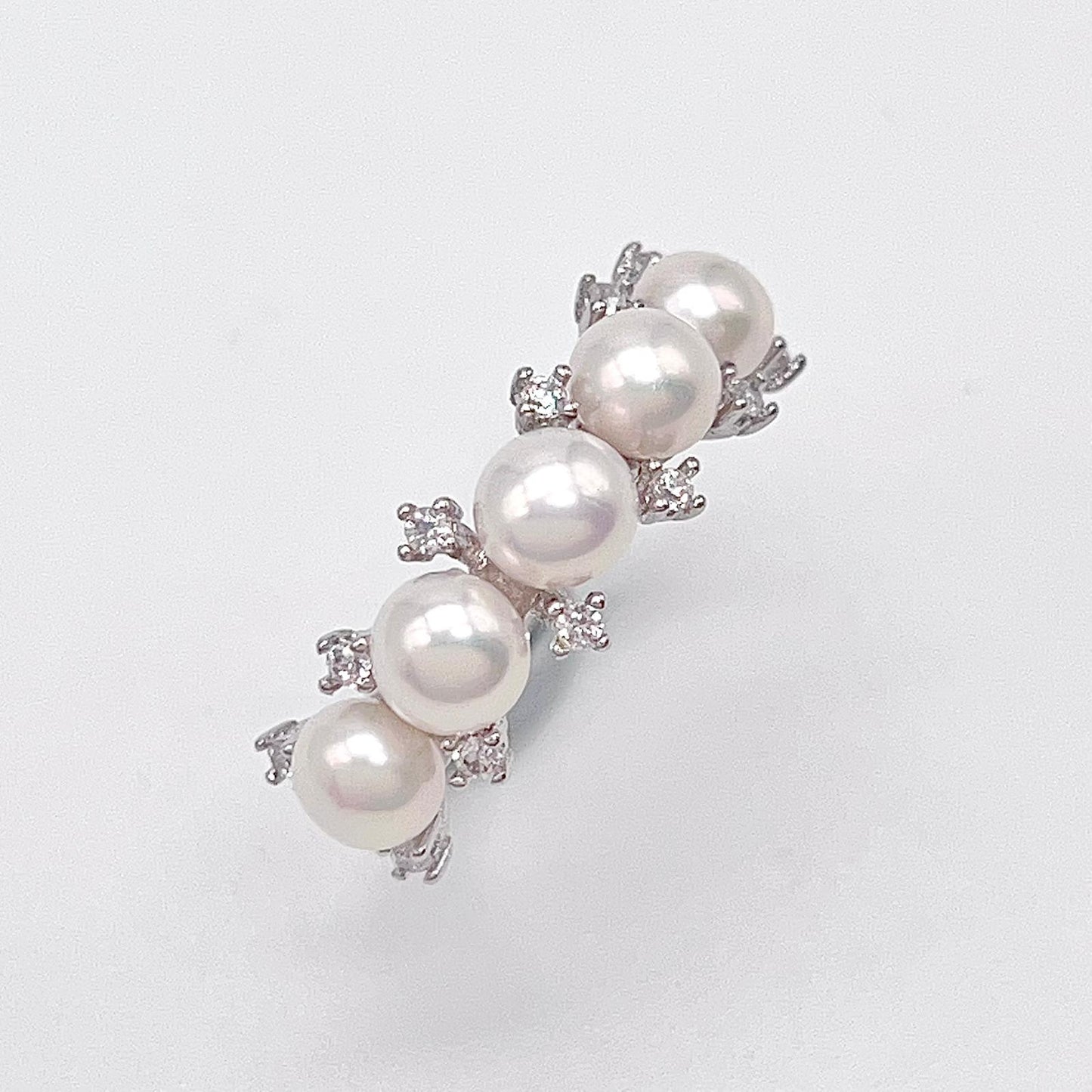 Antique Impression. Multi-pearl Ring and Earrings Set in Silver 925. Wreath