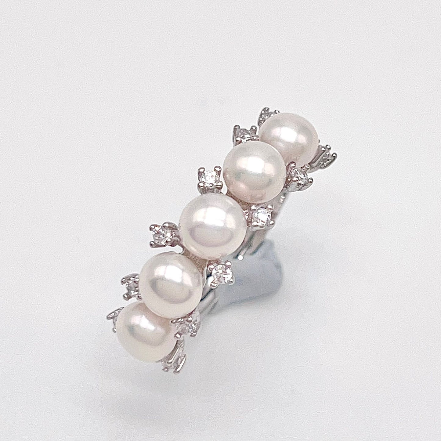 Antique Impression. Multi-pearl Ring and Earrings Set in Silver 925. Wreath