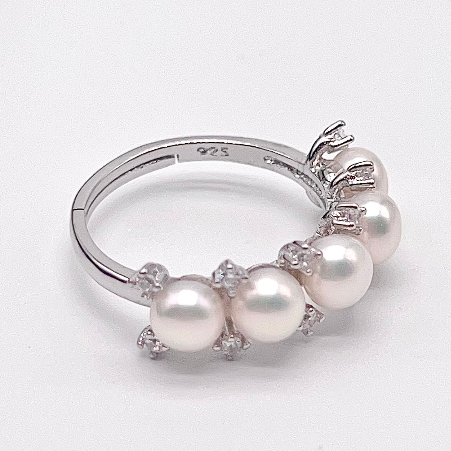 Antique Impression. Multi-pearl Ring and Earrings Set in Silver 925. Wreath