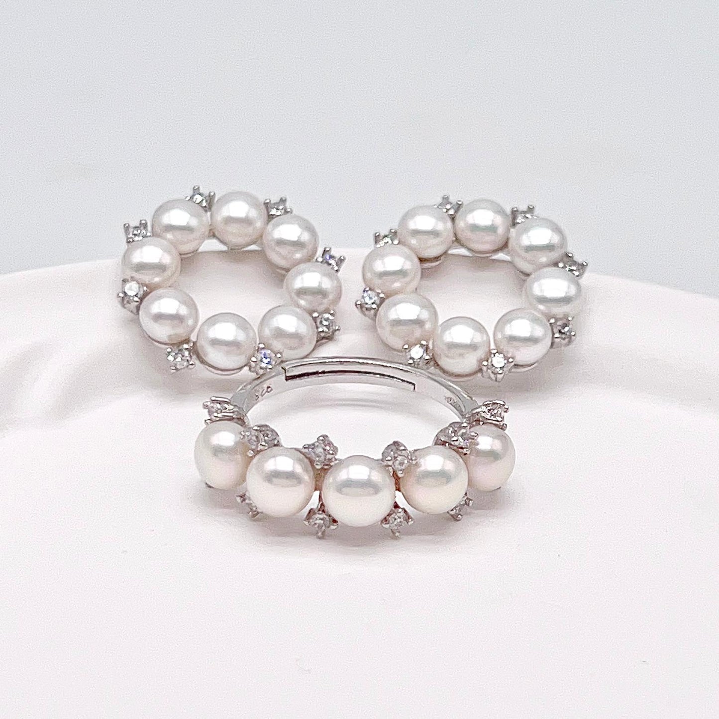 Antique Impression. Multi-pearl Ring and Earrings Set in Silver 925. Wreath