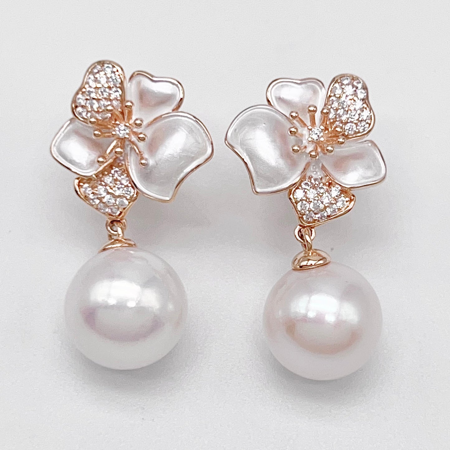 Contemporary Cocktail. Top Quality Pearl Earring and Necklace Set in Silver 925. White Azalea