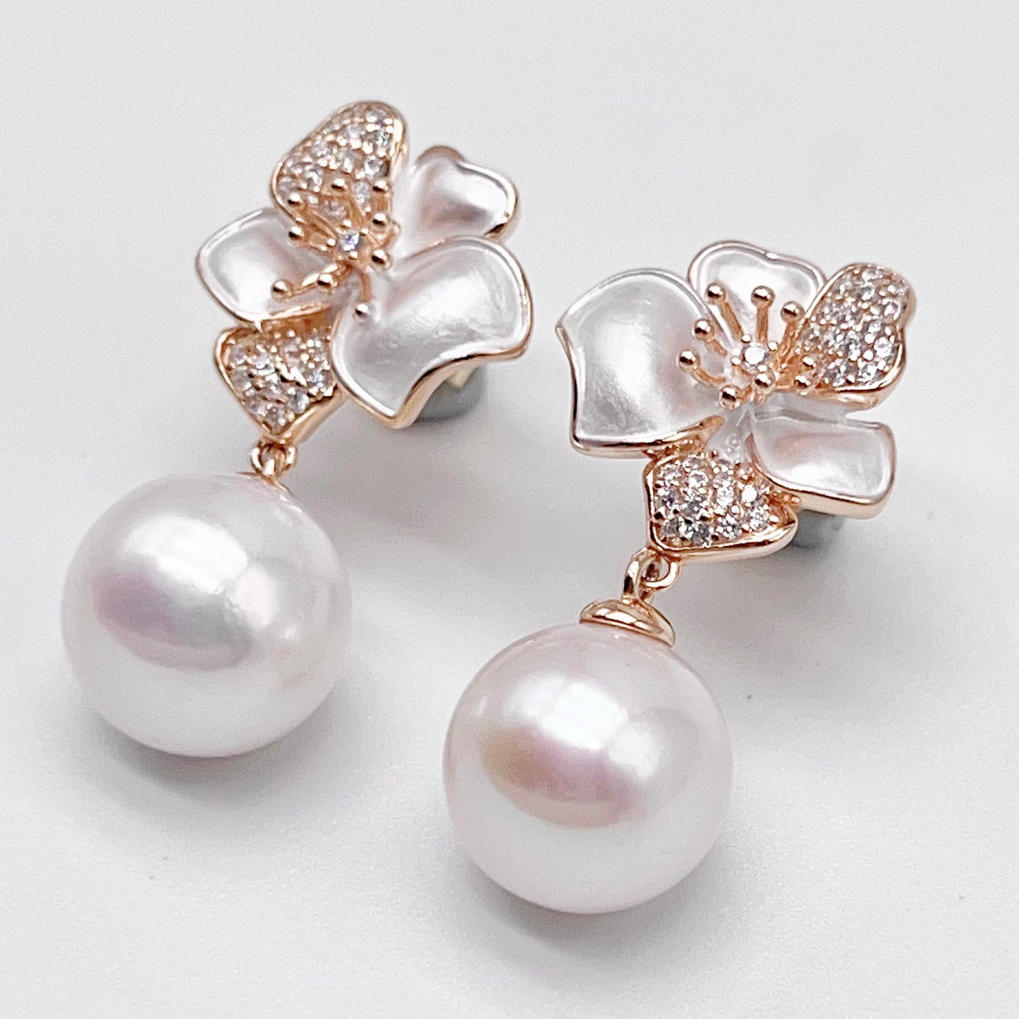 Contemporary Cocktail. Top Quality Pearl Earring and Necklace Set in Silver 925. White Azalea