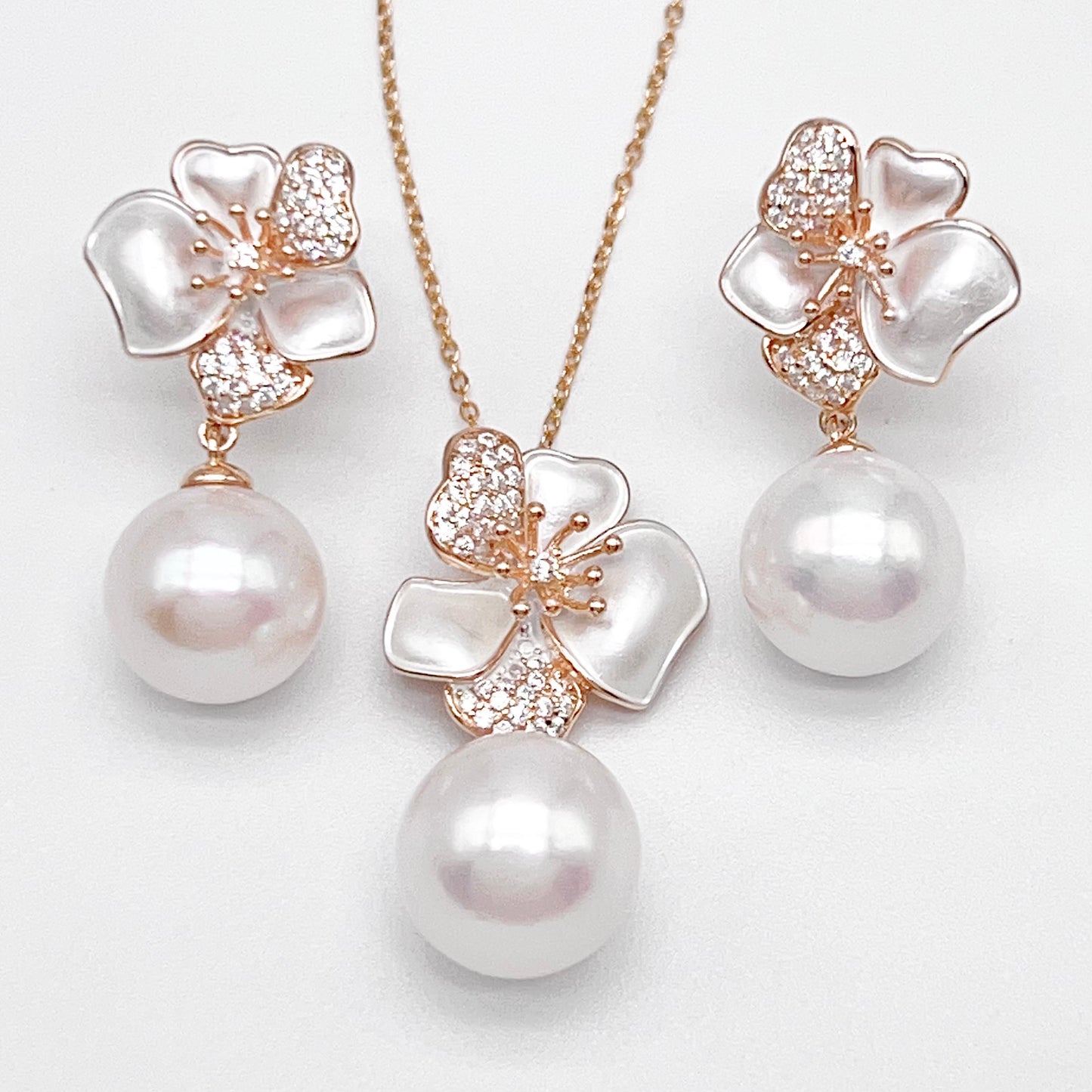 Contemporary Cocktail. Top Quality Pearl Earring and Necklace Set in Silver 925. White Azalea