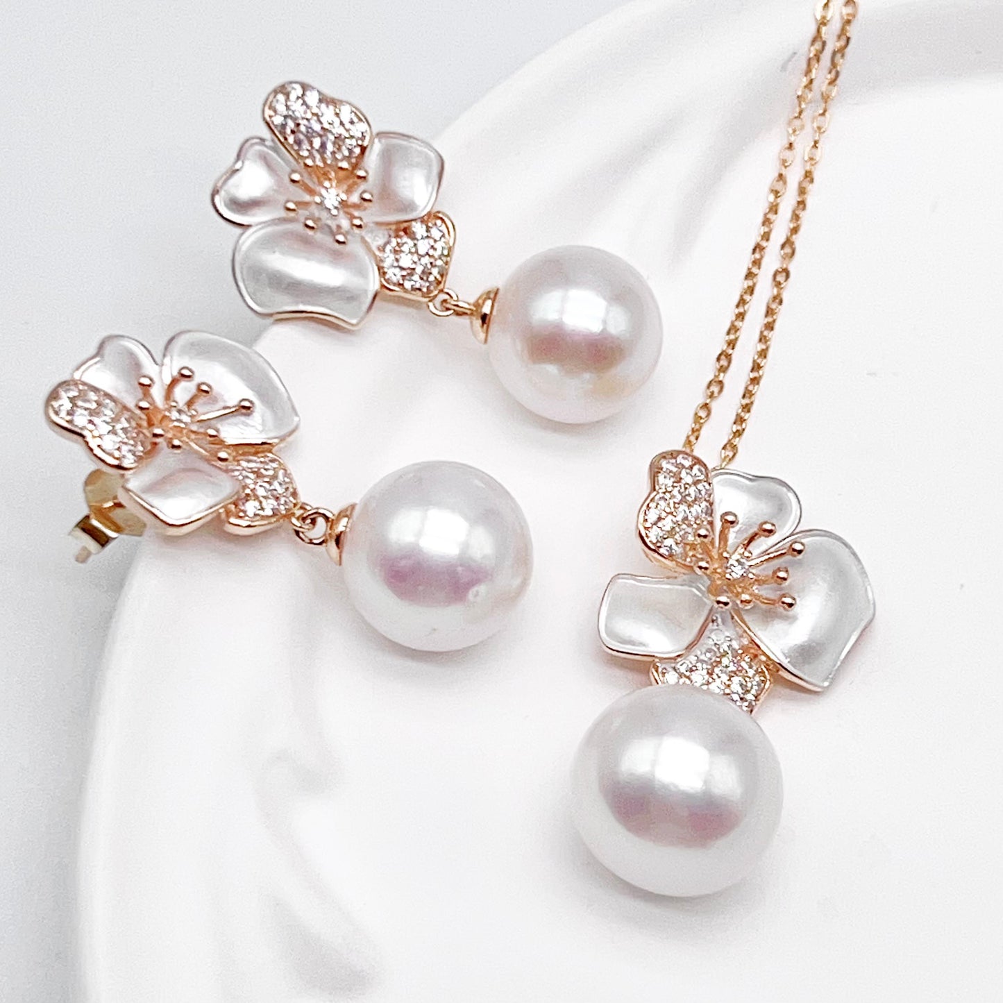 Contemporary Cocktail. Top Quality Pearl Earring and Necklace Set in Silver 925. White Azalea
