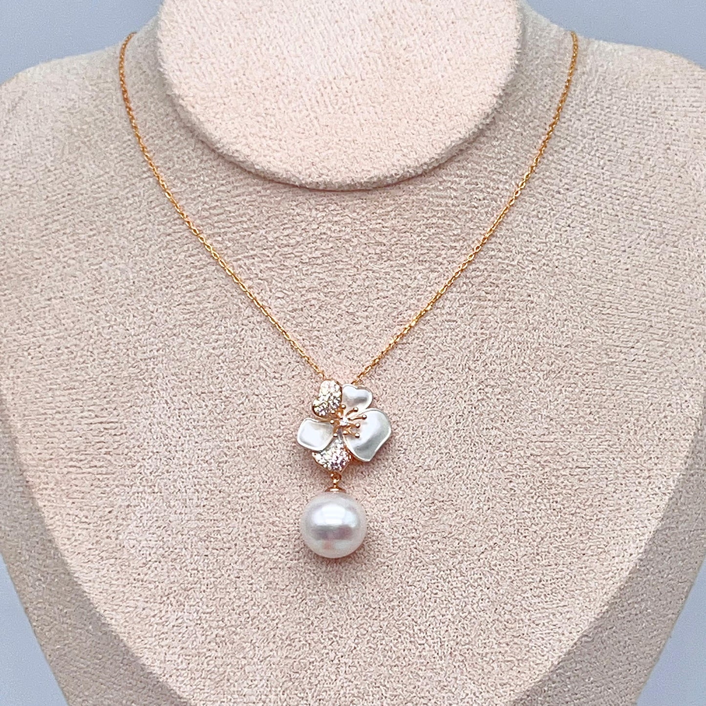Contemporary Cocktail. Top Quality Pearl Earring and Necklace Set in Silver 925. White Azalea