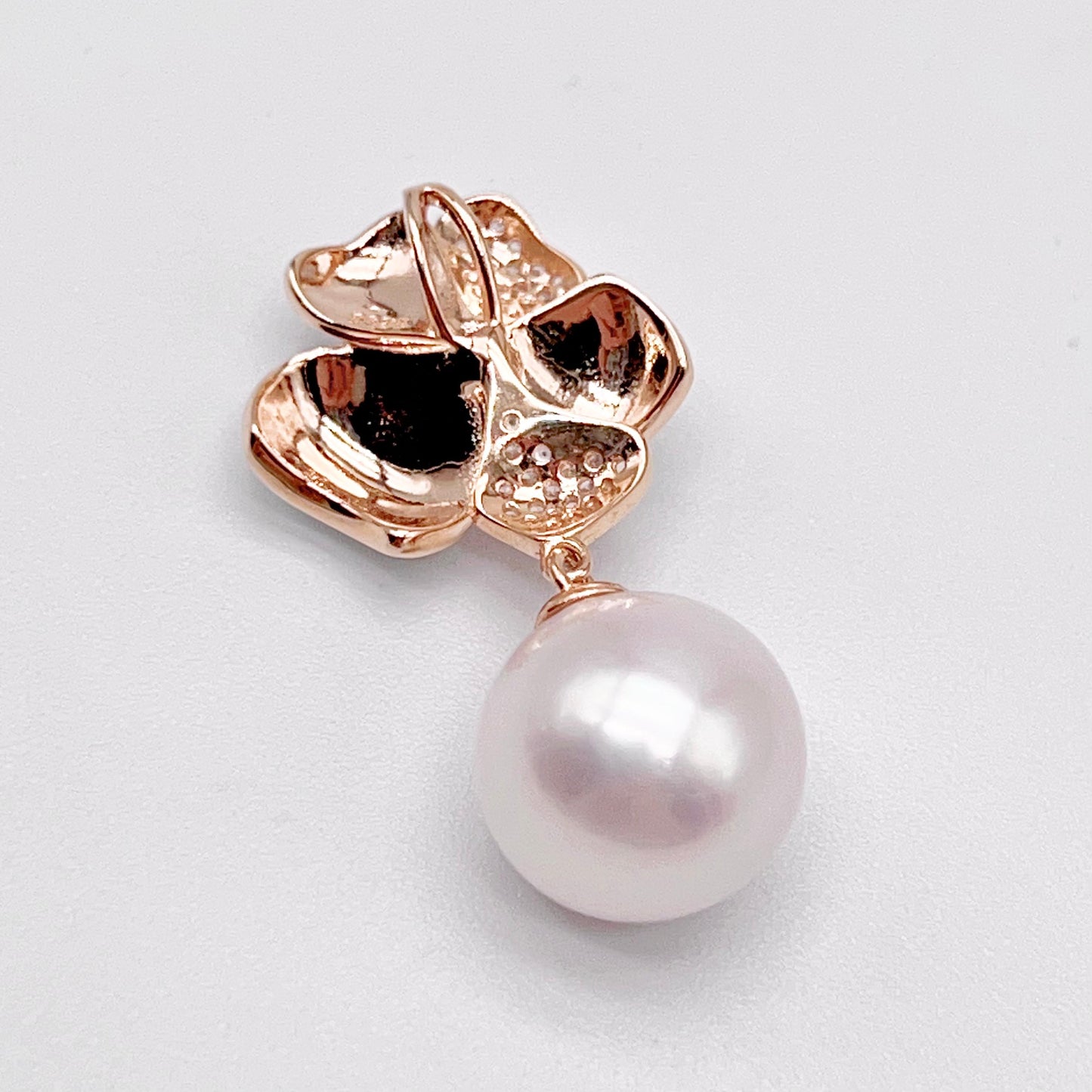Contemporary Cocktail. Top Quality Pearl Earring and Necklace Set in Silver 925. White Azalea