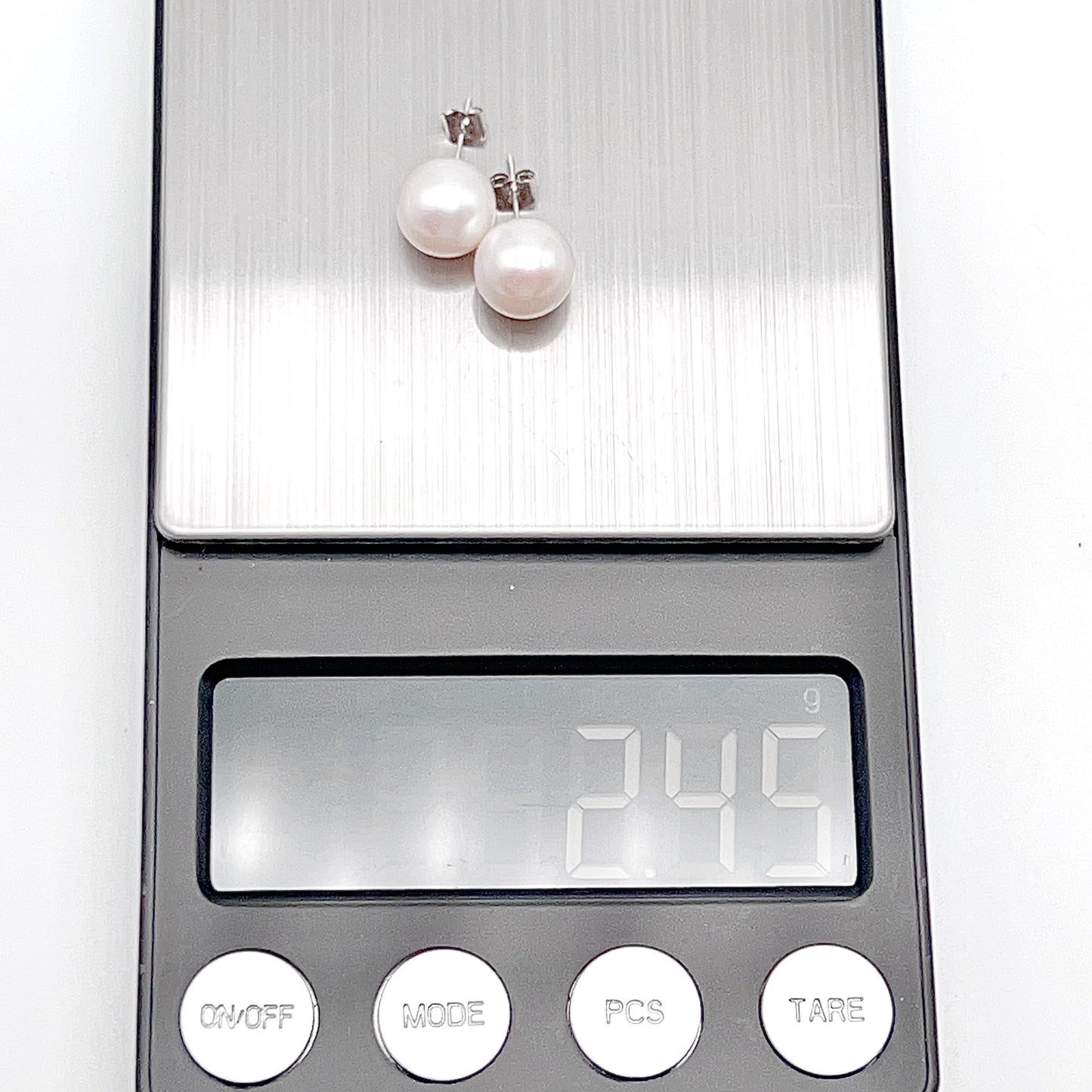 Top Quality Edison Pearl Earring and Pendant Set in 18K gold. White
