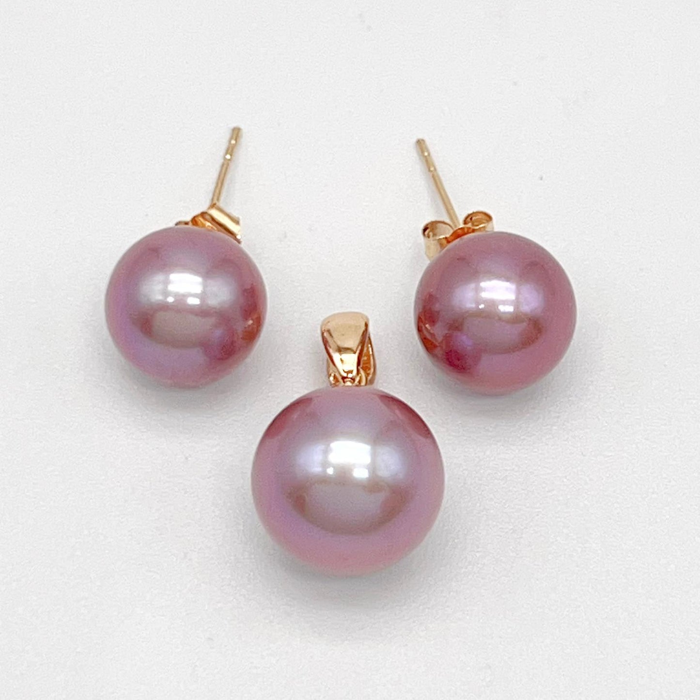 Classic. Top Quality Edison Pearl Earring and Pendant Set in 18K gold.Purple