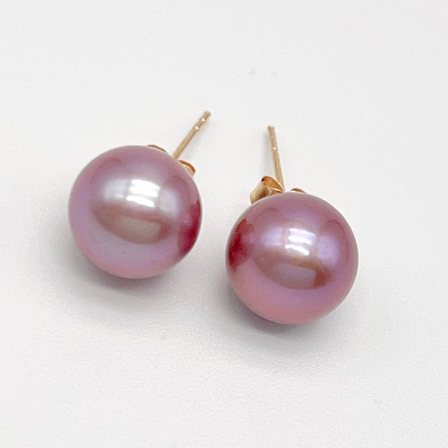 Classic. Top Quality Edison Pearl Earring and Pendant Set in 18K gold.Purple