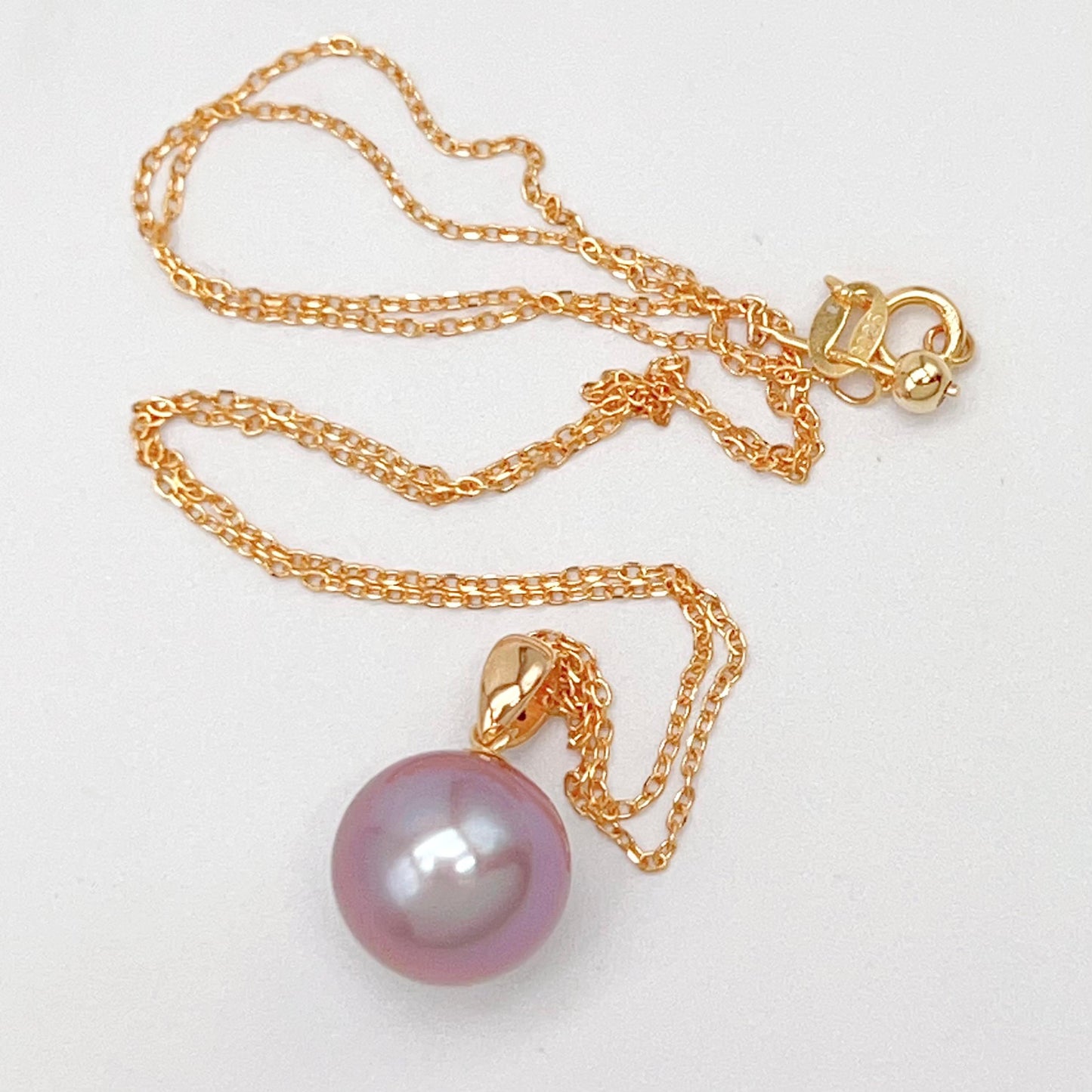 Classic. Top Quality Edison Pearl Earring and Pendant Set in 18K gold.Purple
