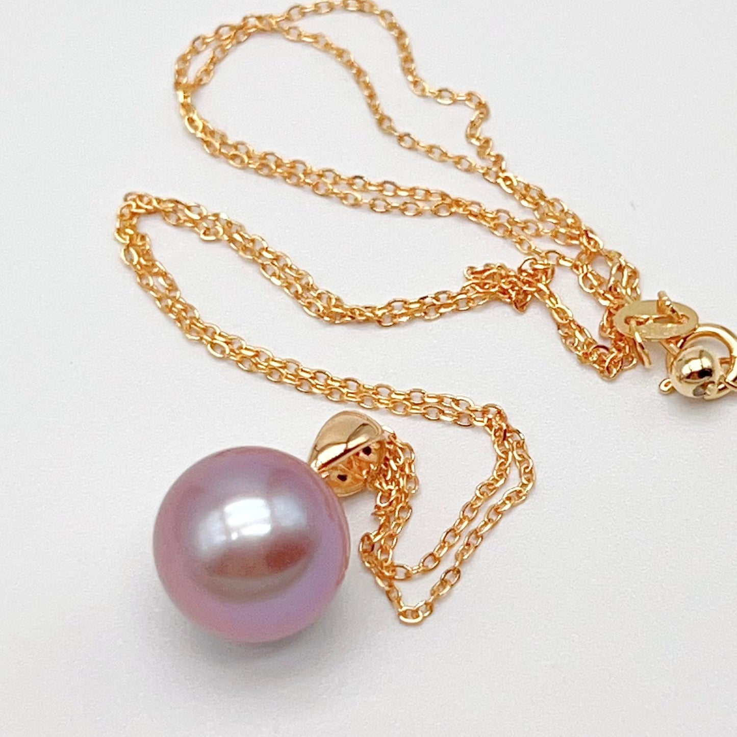 Classic. Top Quality Edison Pearl Earring and Pendant Set in 18K gold.Purple