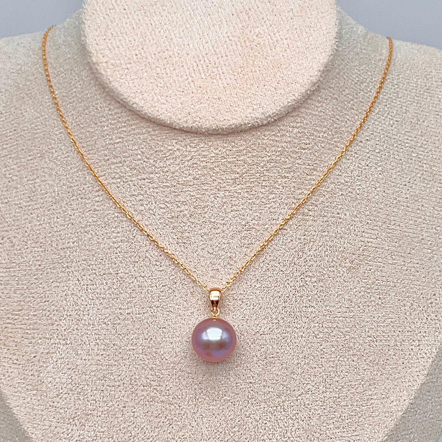 Classic. Top Quality Edison Pearl Earring and Pendant Set in 18K gold.Purple