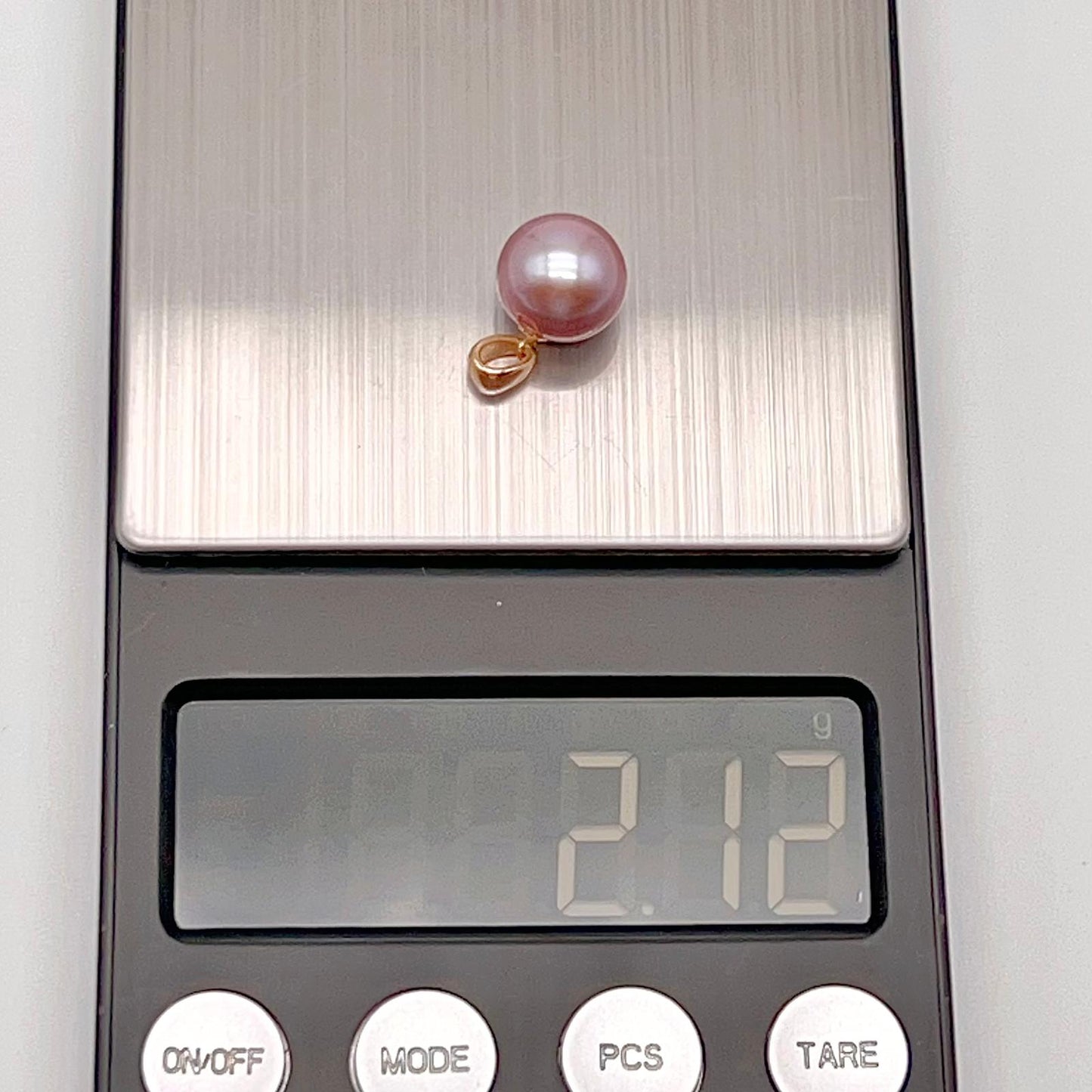 Classic. Top Quality Edison Pearl Earring and Pendant Set in 18K gold.Purple