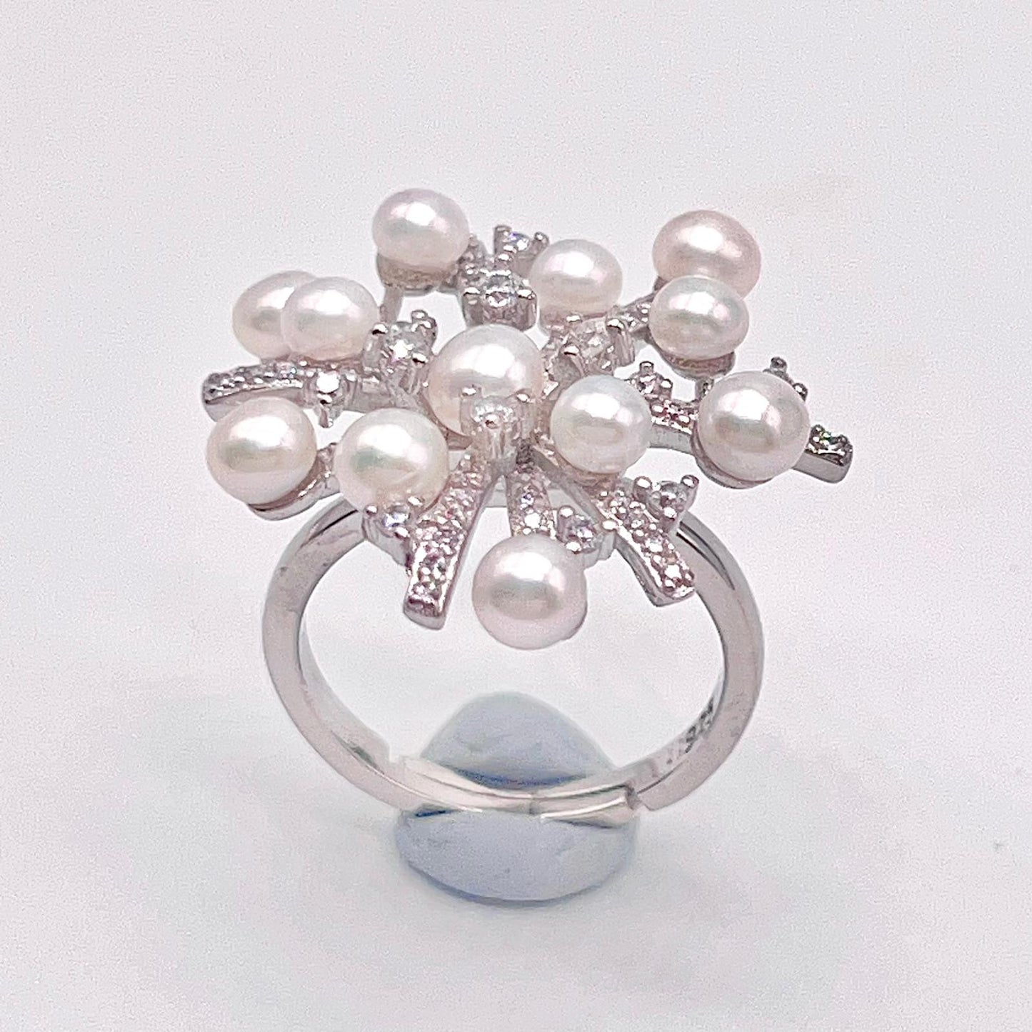 Retro Wind. Freshwater Pearl ring in silver 925. Fireworks