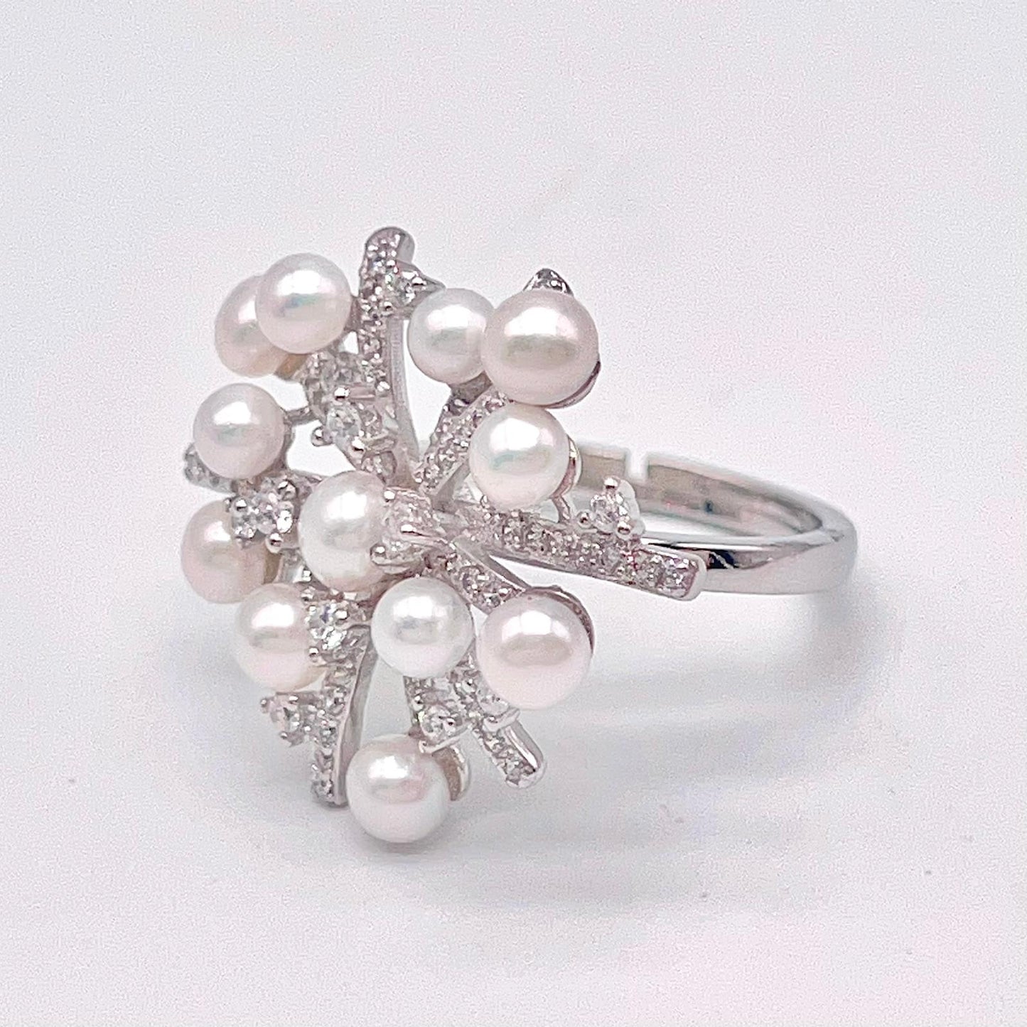 Retro Wind. Freshwater Pearl ring in silver 925. Fireworks