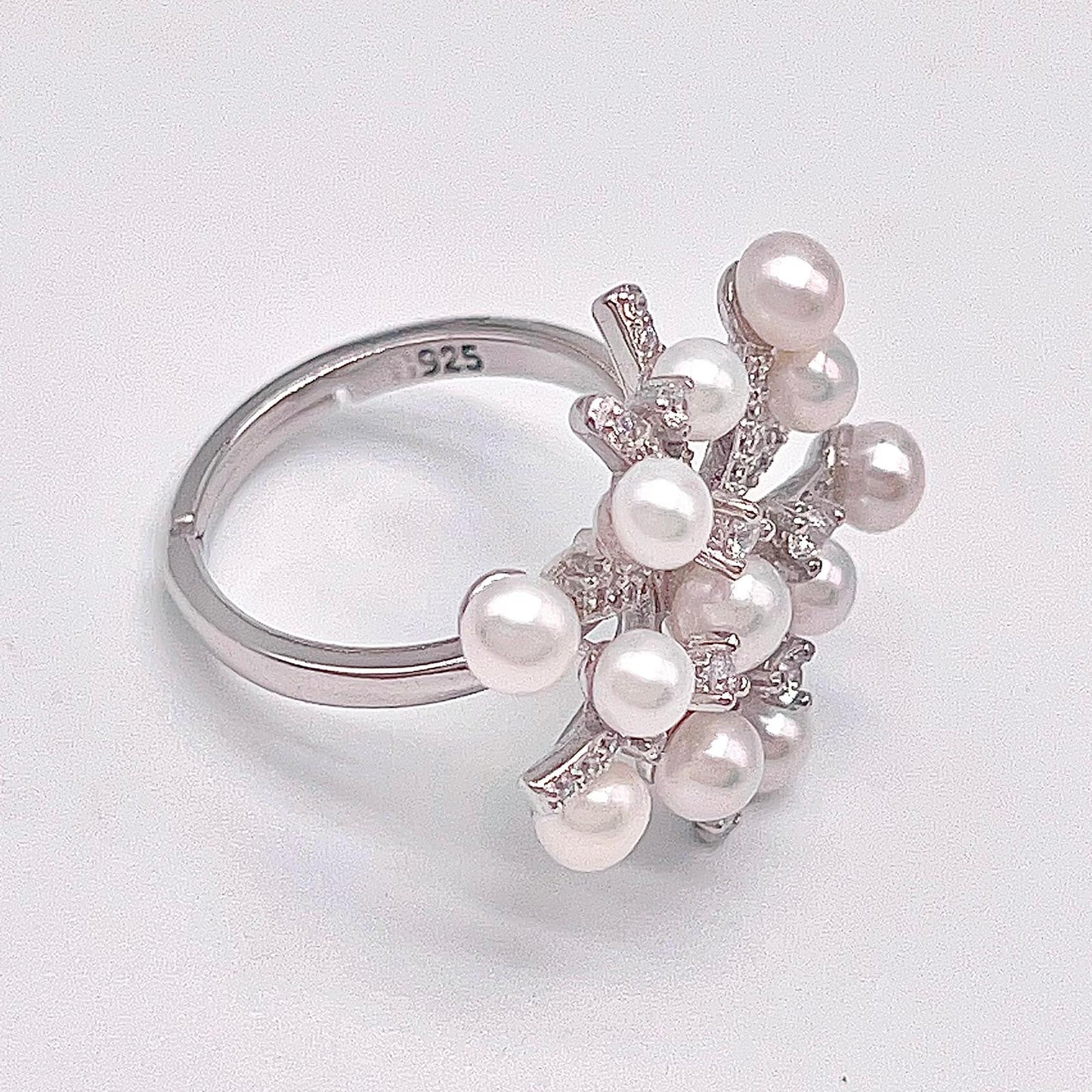 Retro Wind. Freshwater Pearl ring in silver 925. Fireworks