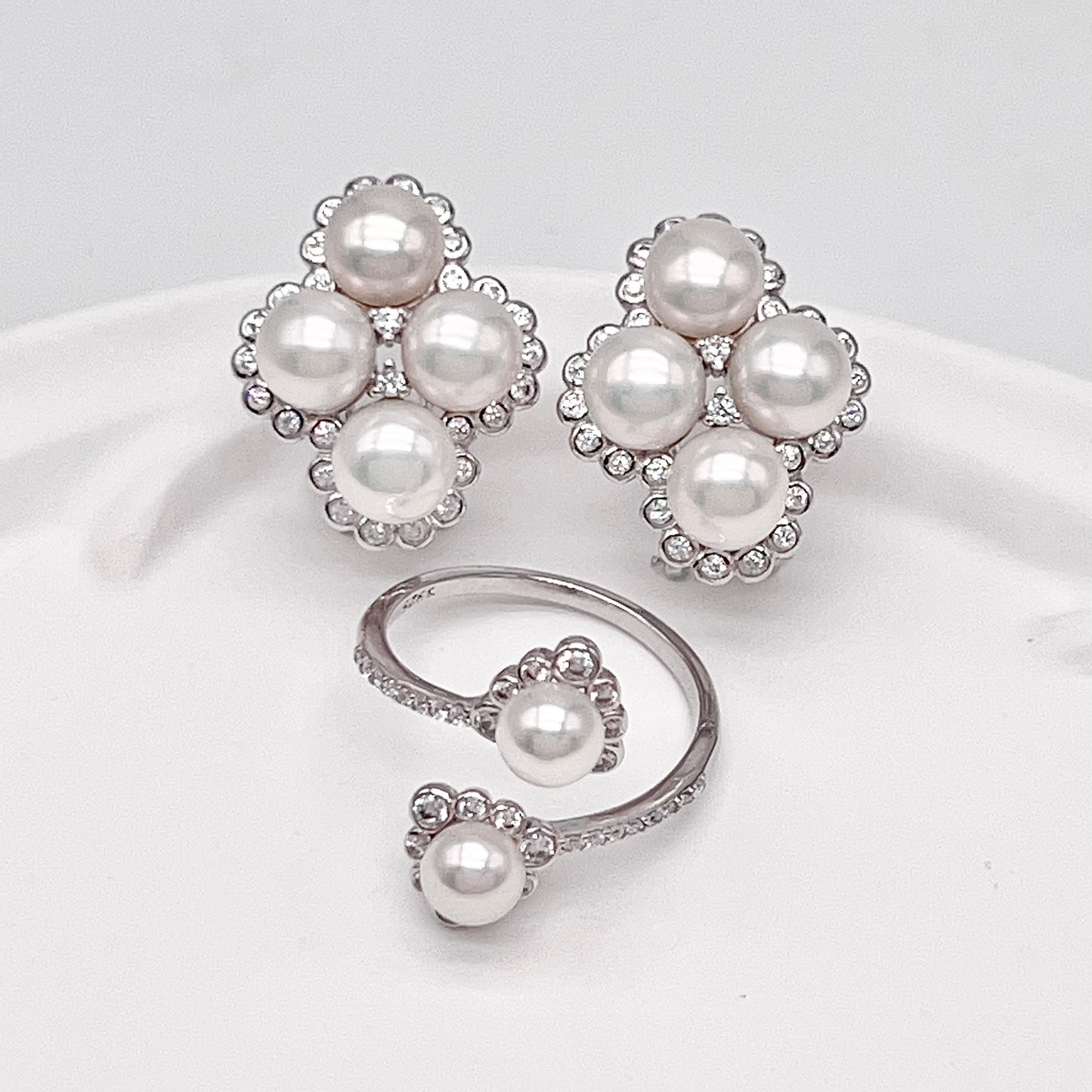 Retro Wind. Freshwater Pearl Earring and Ring Set in silver 925. Round Spark