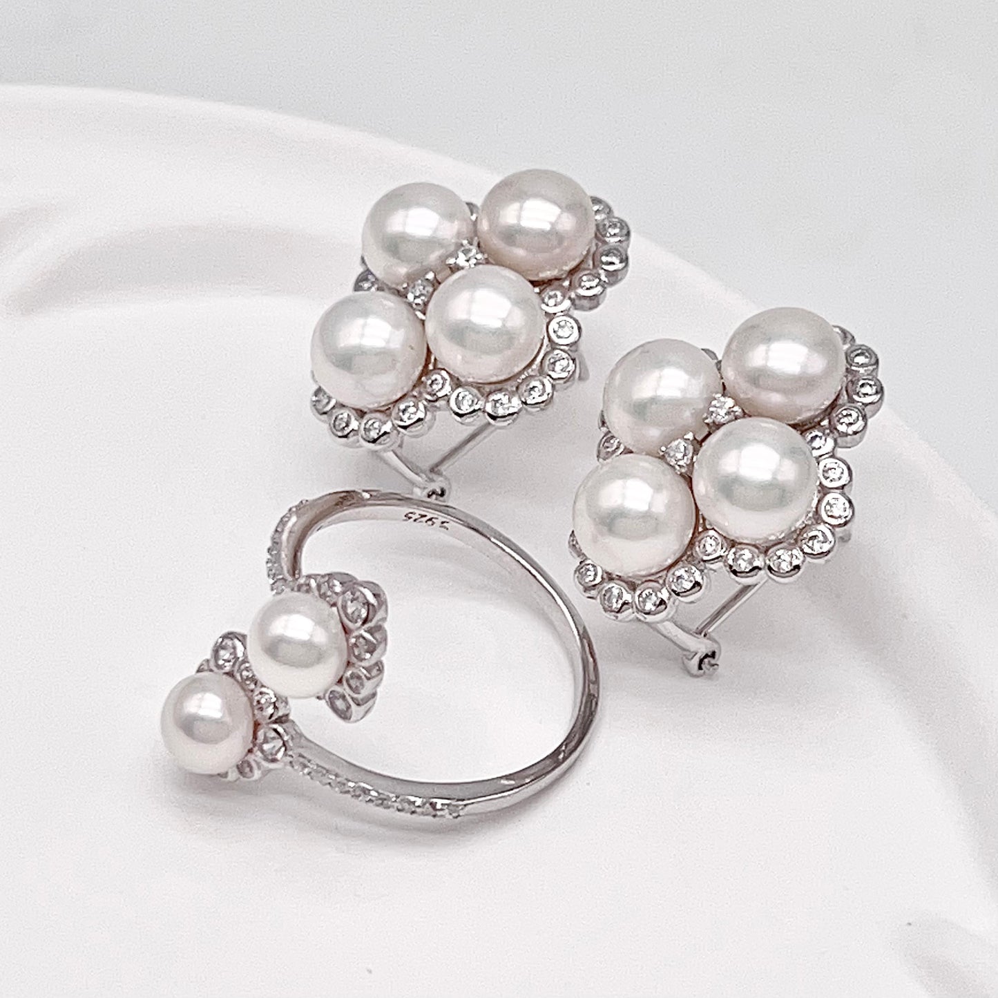 Retro Wind. Freshwater Pearl Earring and Ring Set in silver 925. Round Spark