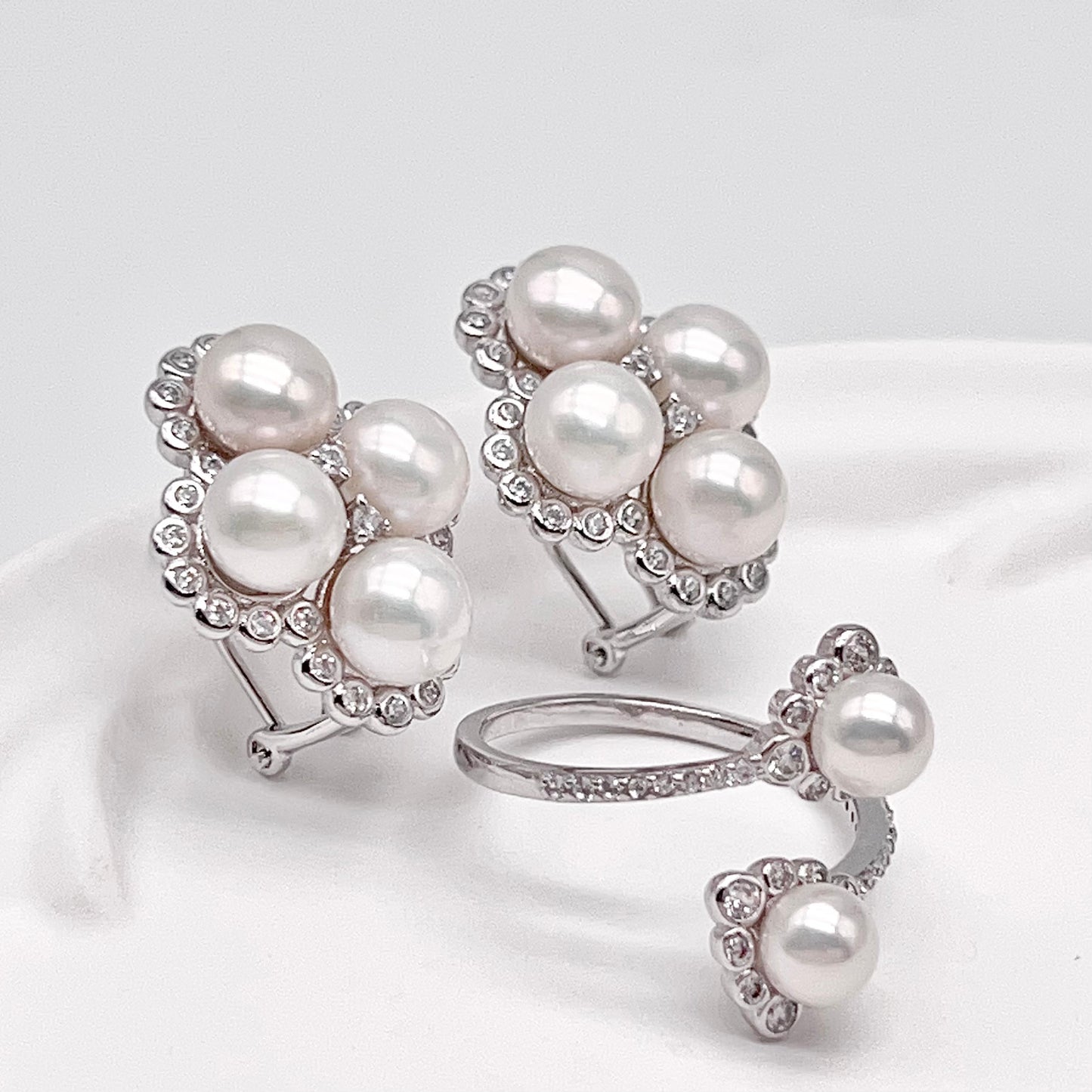 Retro Wind. Freshwater Pearl Earring and Ring Set in silver 925. Round Spark