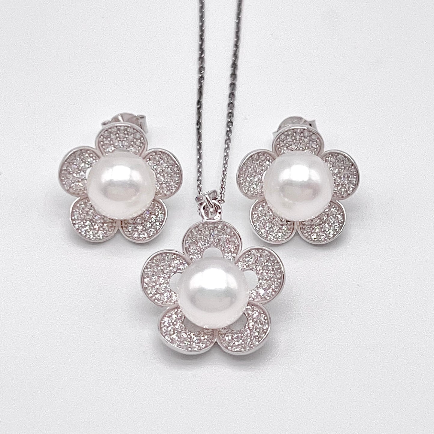 Modern Collection. Earring and Necklace of Pearl set in Silver 925. Azalea Set | White